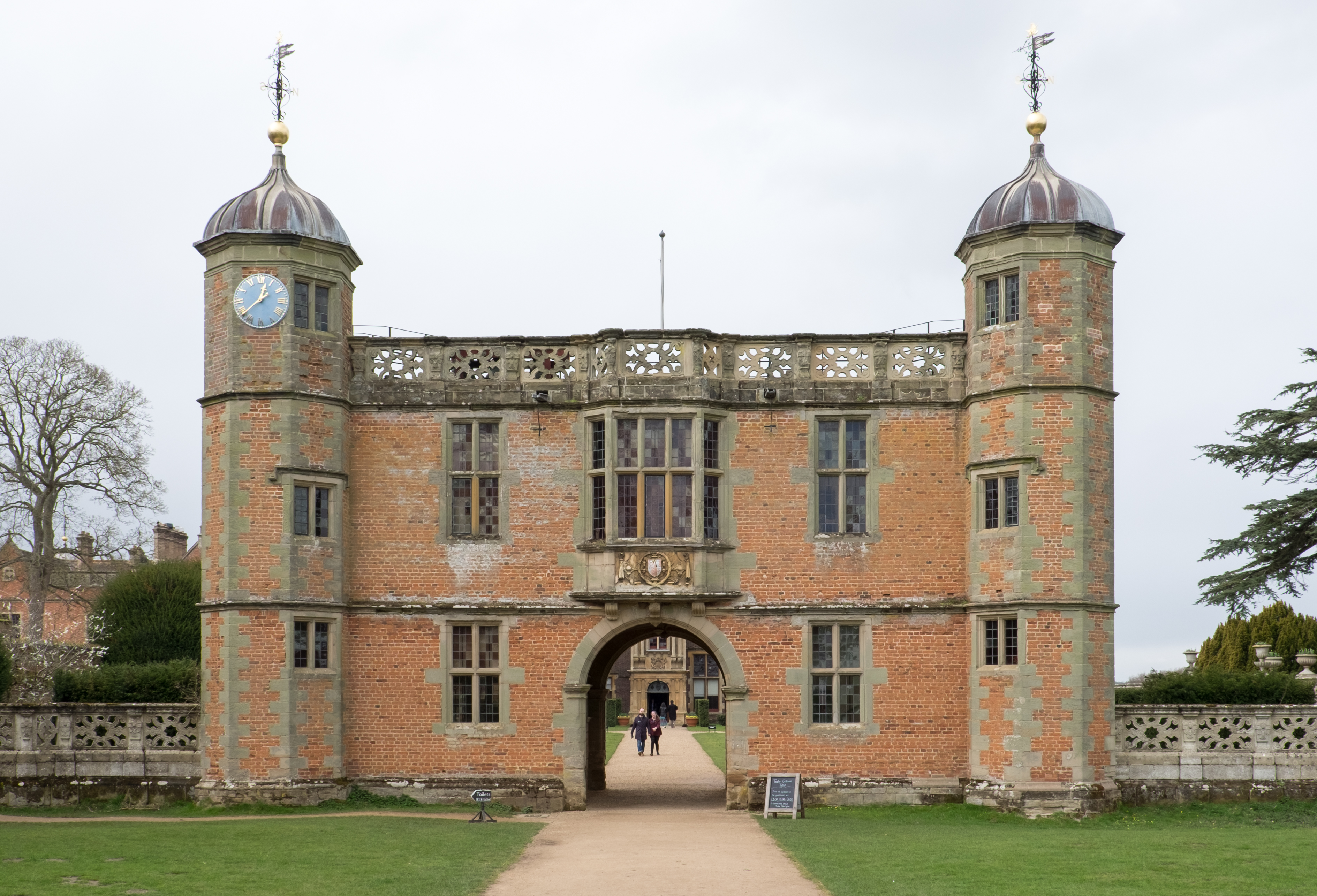 Charlecote Park - gatehouse