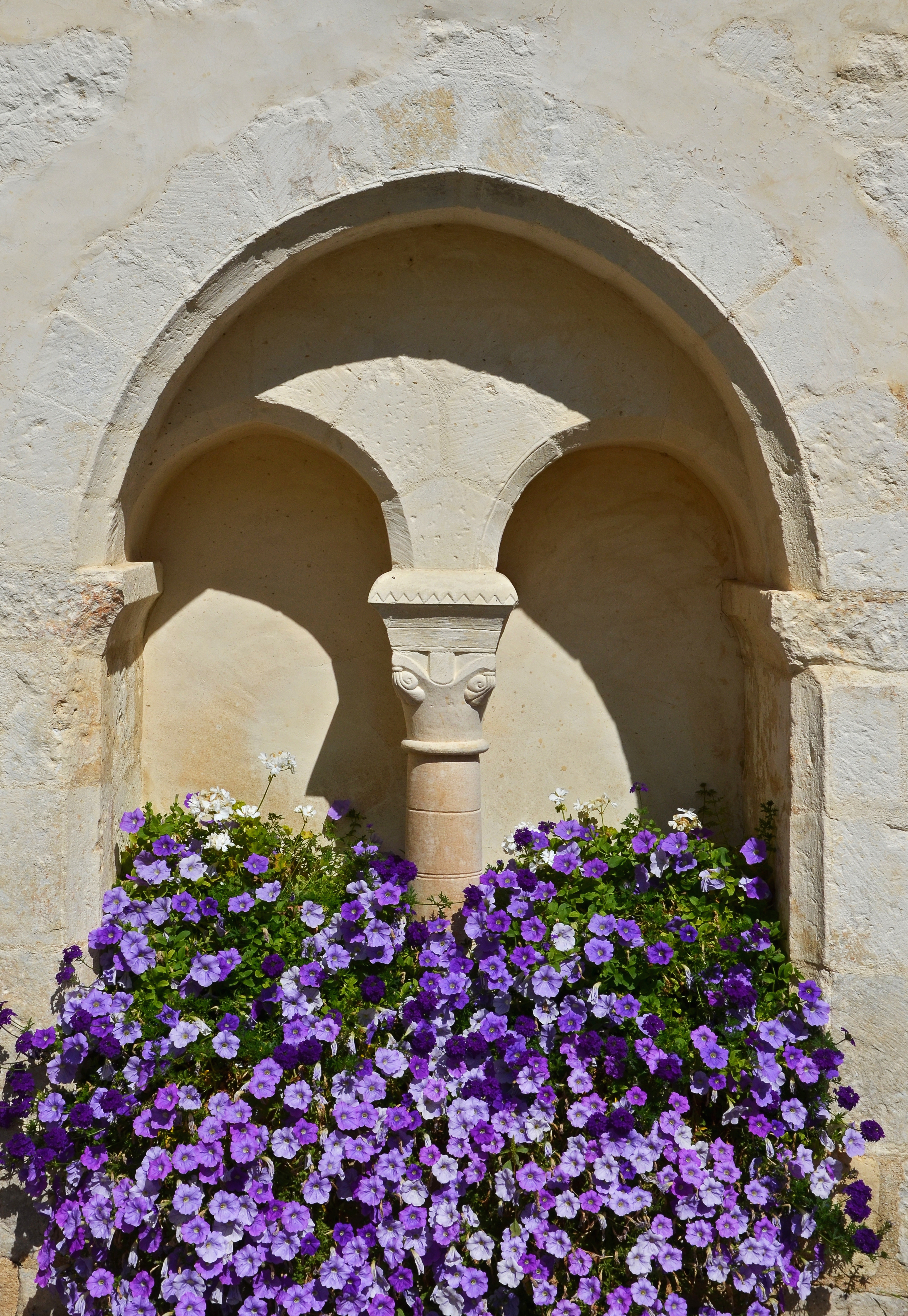 Charras 16 Abbaye de Grosbot arcs 2013