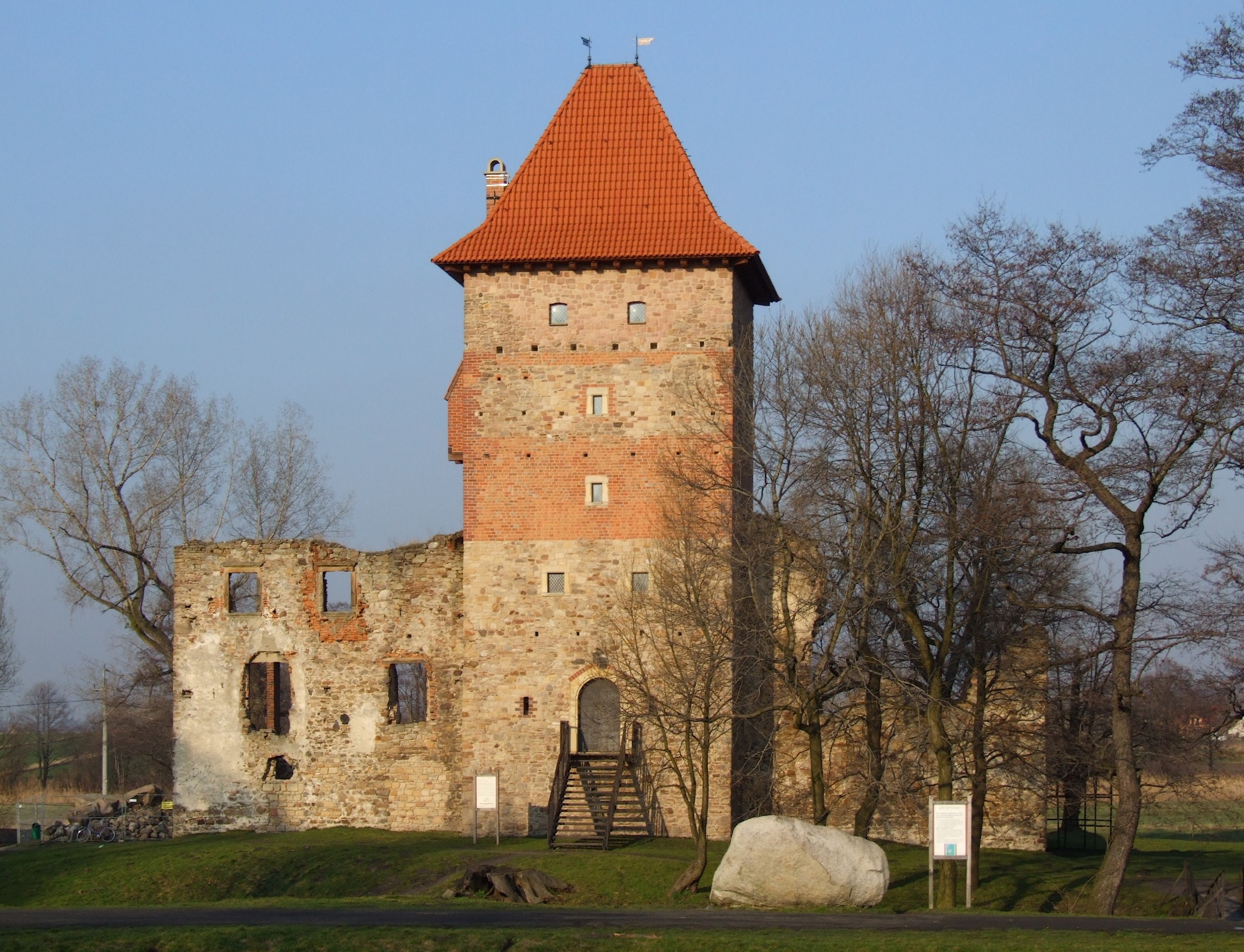 Chudów castle in March1