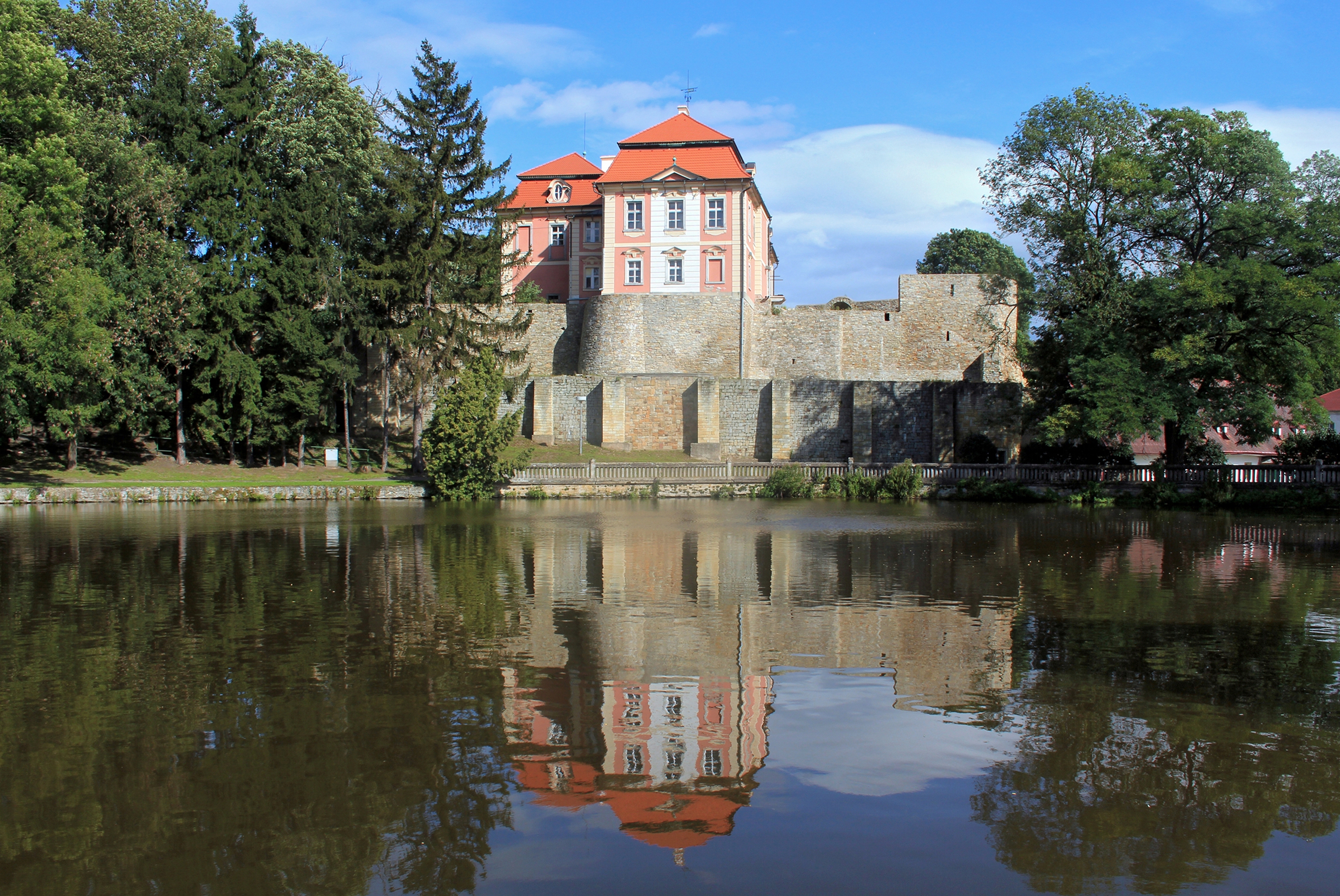 Chvalkovice castle 2011 3-CN
