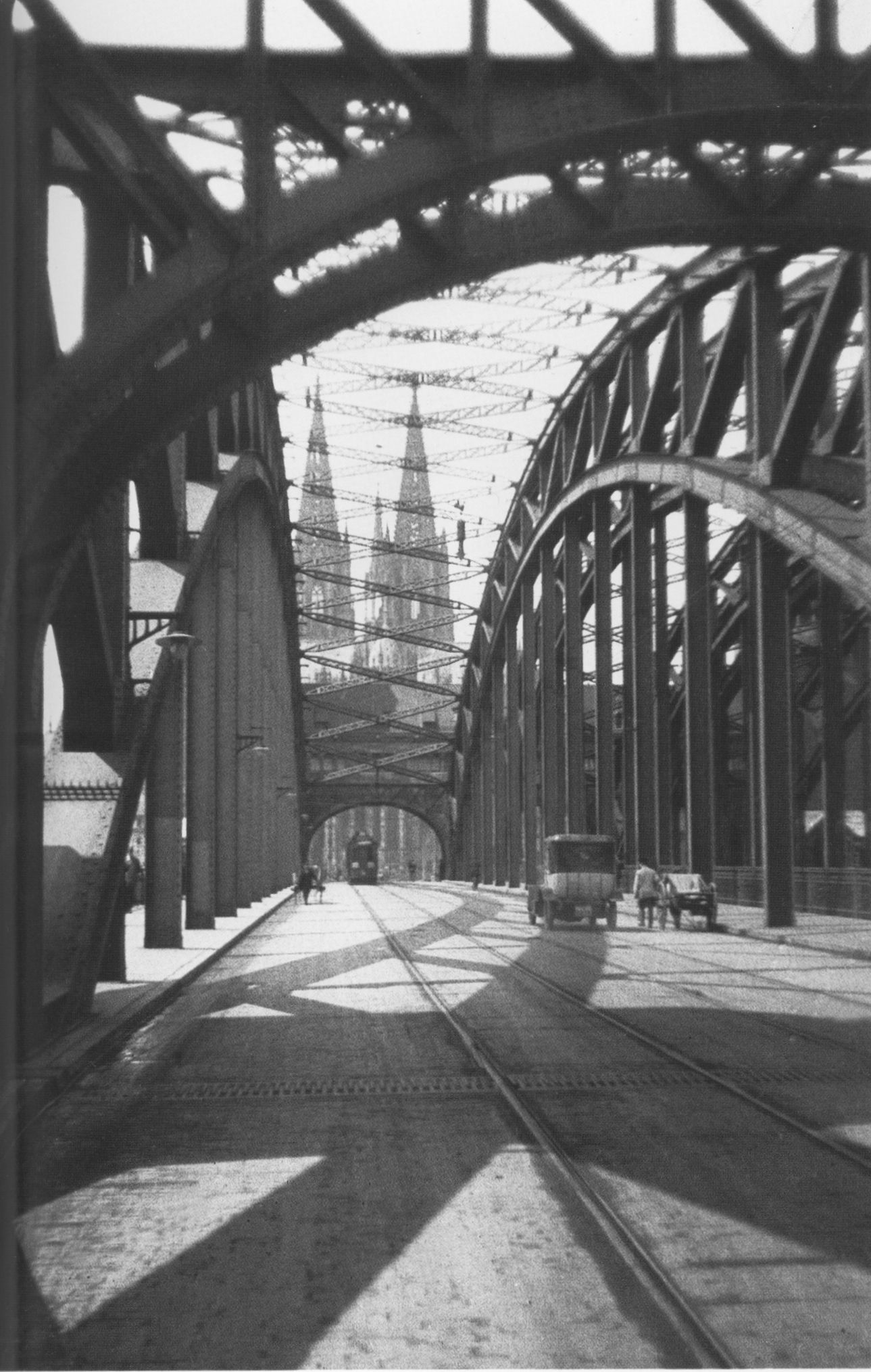 Cologne Bridge and cathedral-Oskar Barnack-0022