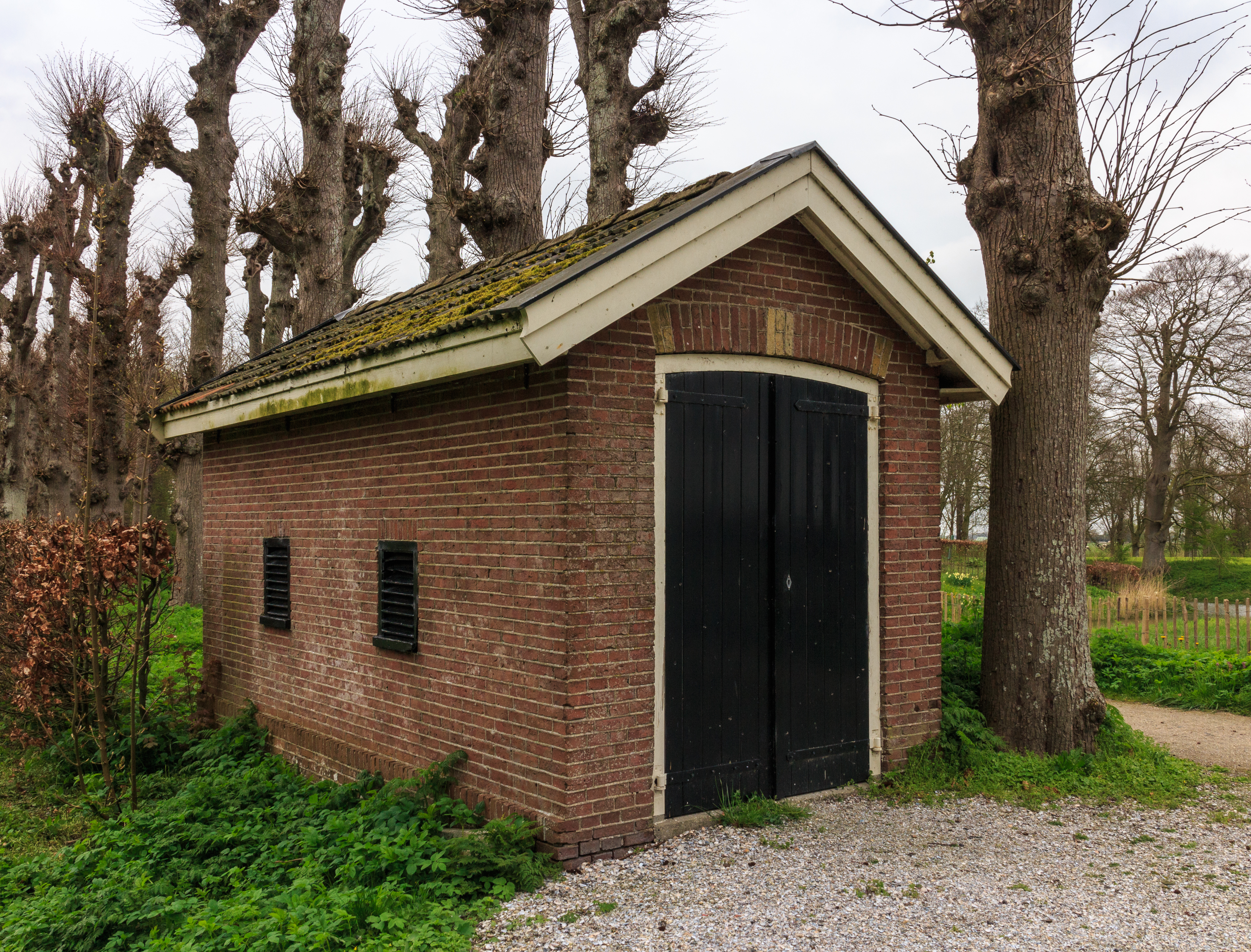 Cornjum, Hervormde kerk (baarhuisje) 01