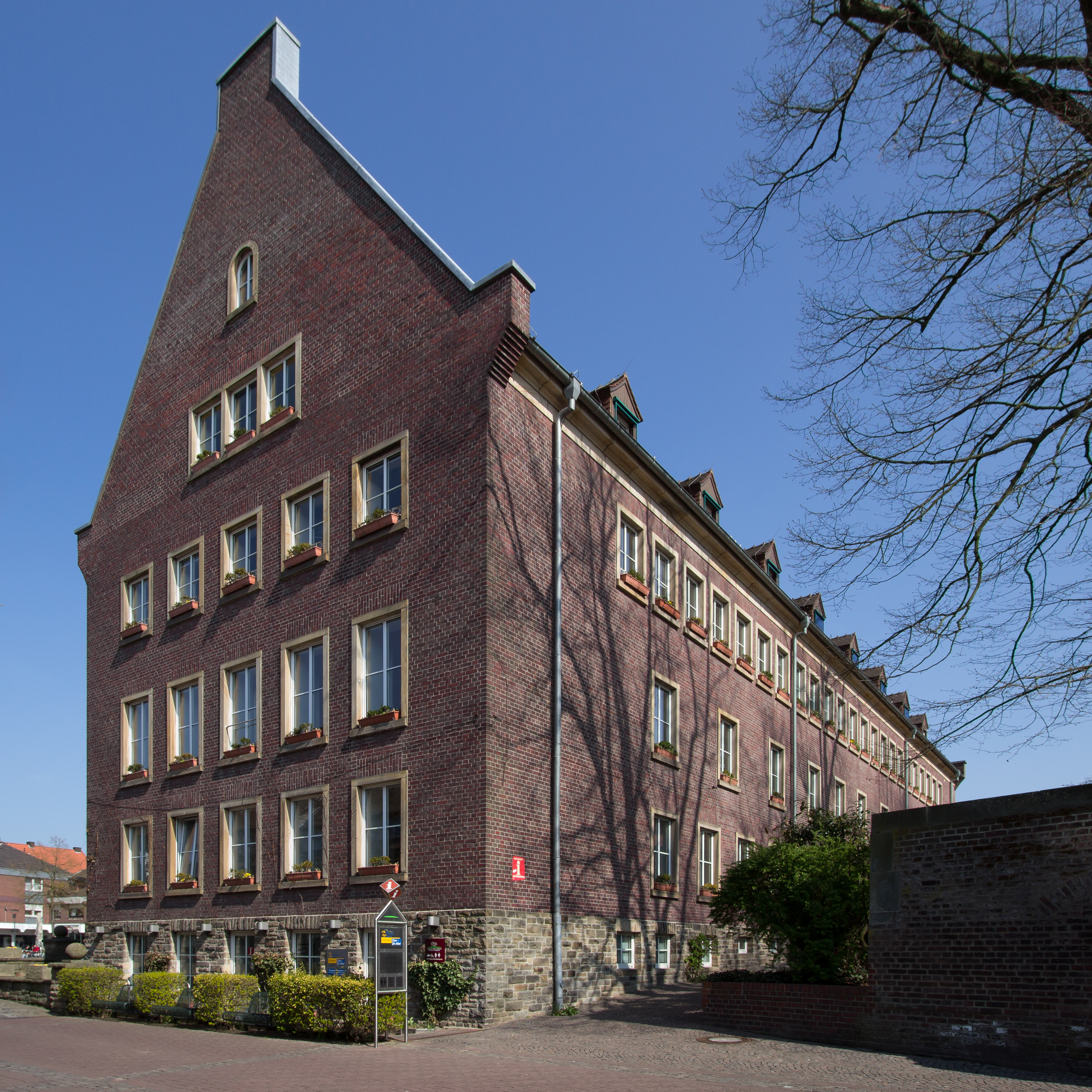 Dülmen, Marktstraße und Rathaus -- 2012 -- 2987