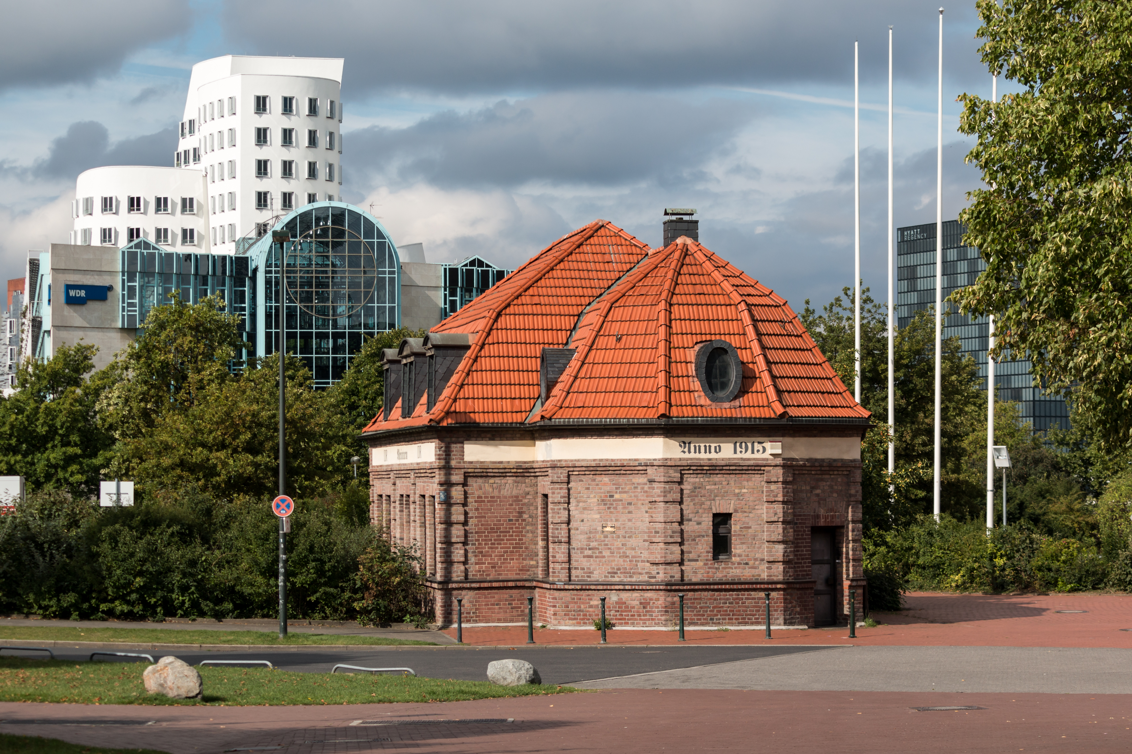Düsseldorf, -Anno 1915--Häuschen -- 2015 -- 8125