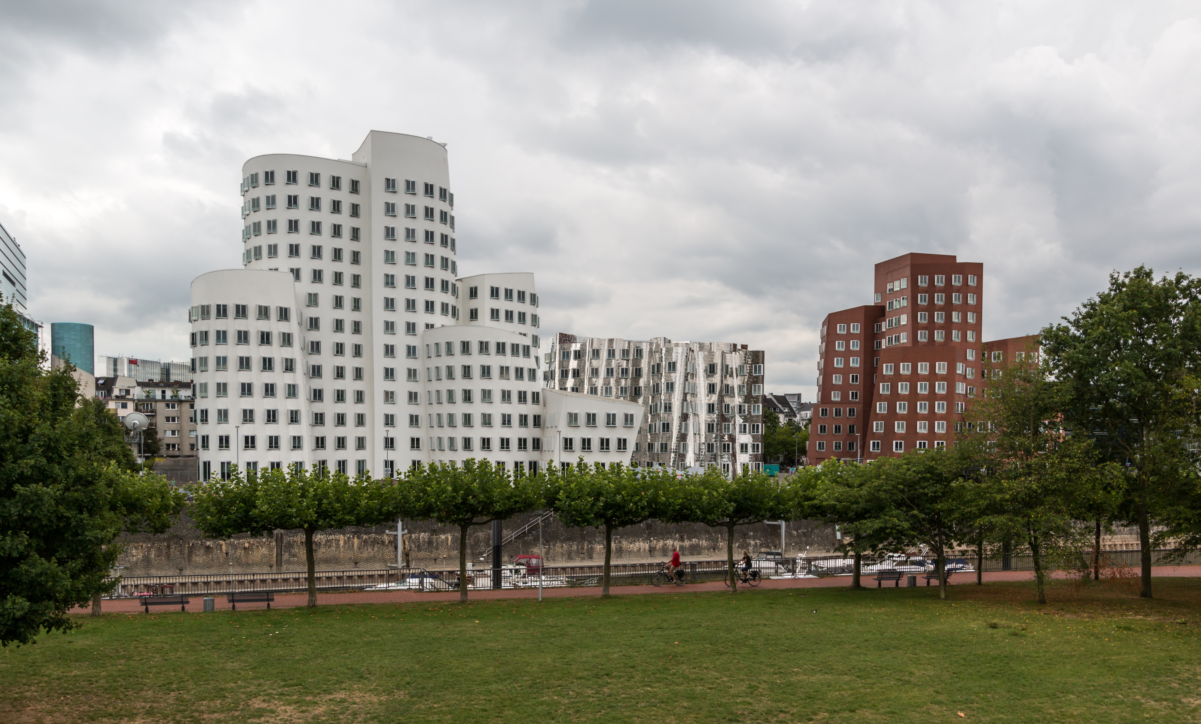 Düsseldorf, Neuer Zollhof -- 2015 -- 8179