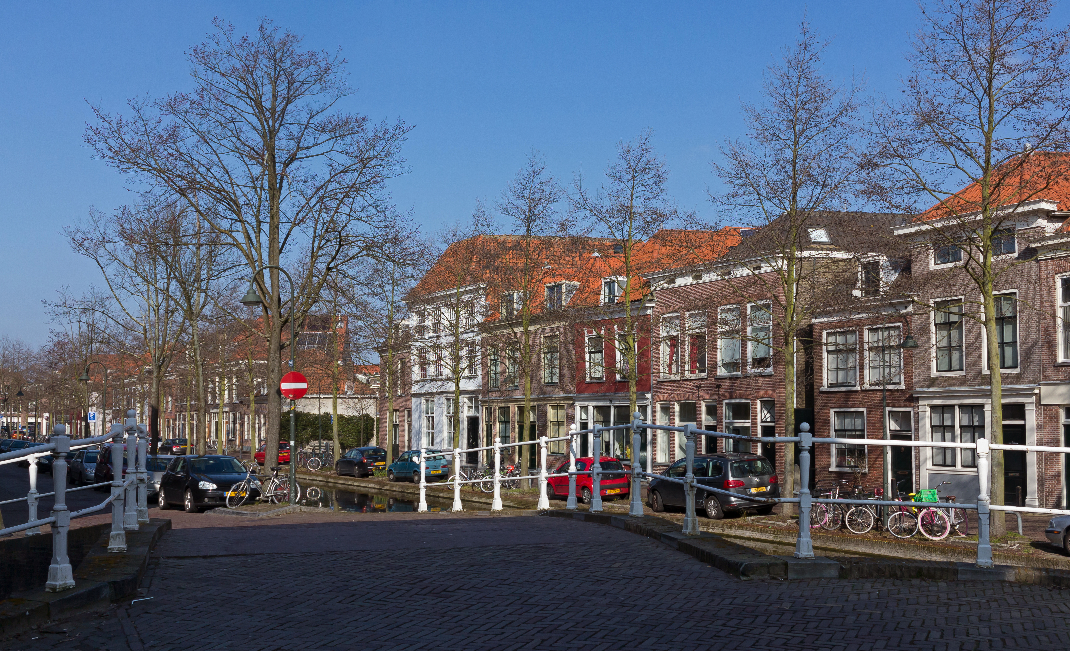 Delft, straatzicht Oosteinde vanaf de Molslaan foto7 2016-03-13 10.54