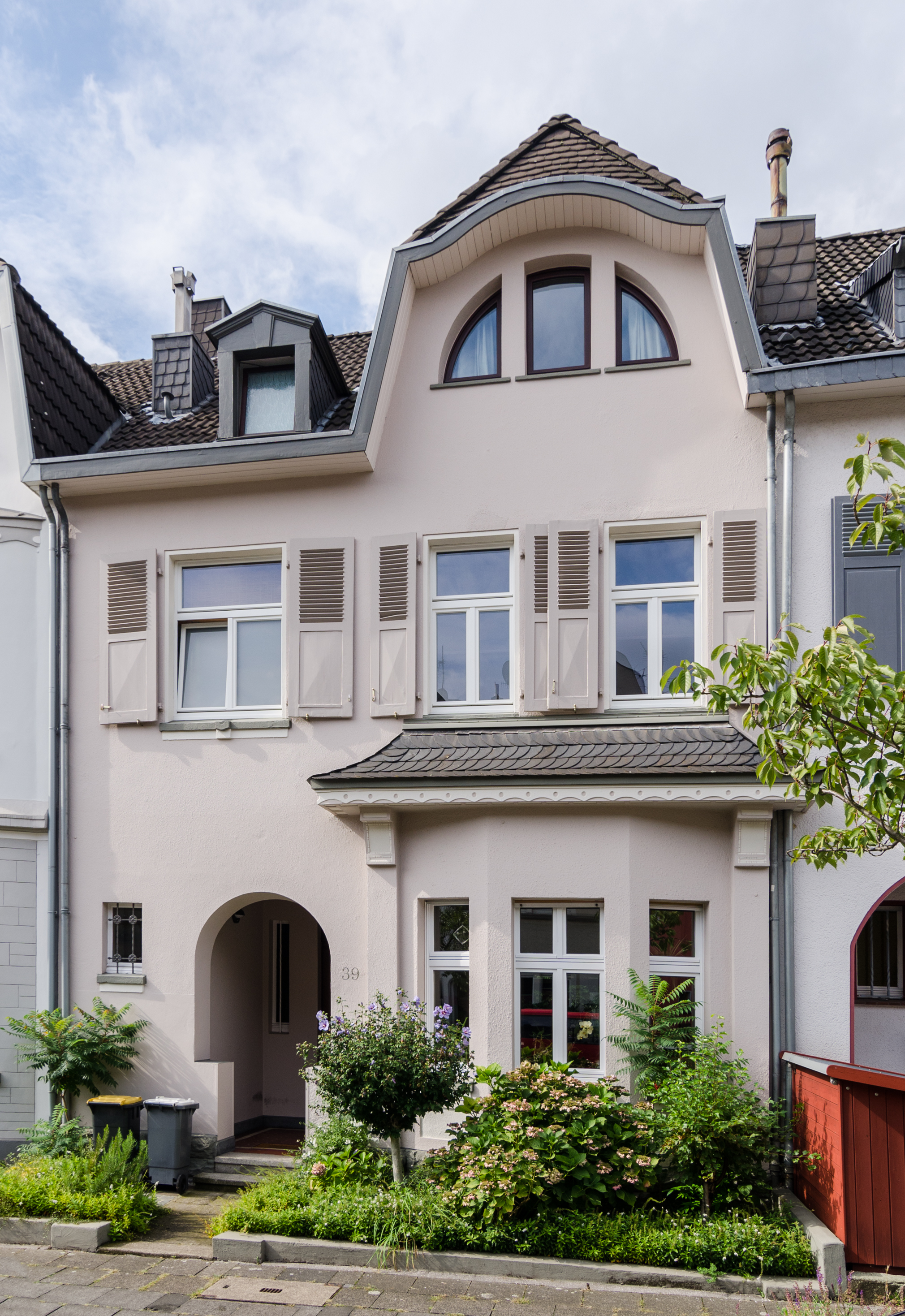 Duisburg, Hohenstaufenstraße 39, 2017-08 CN-01