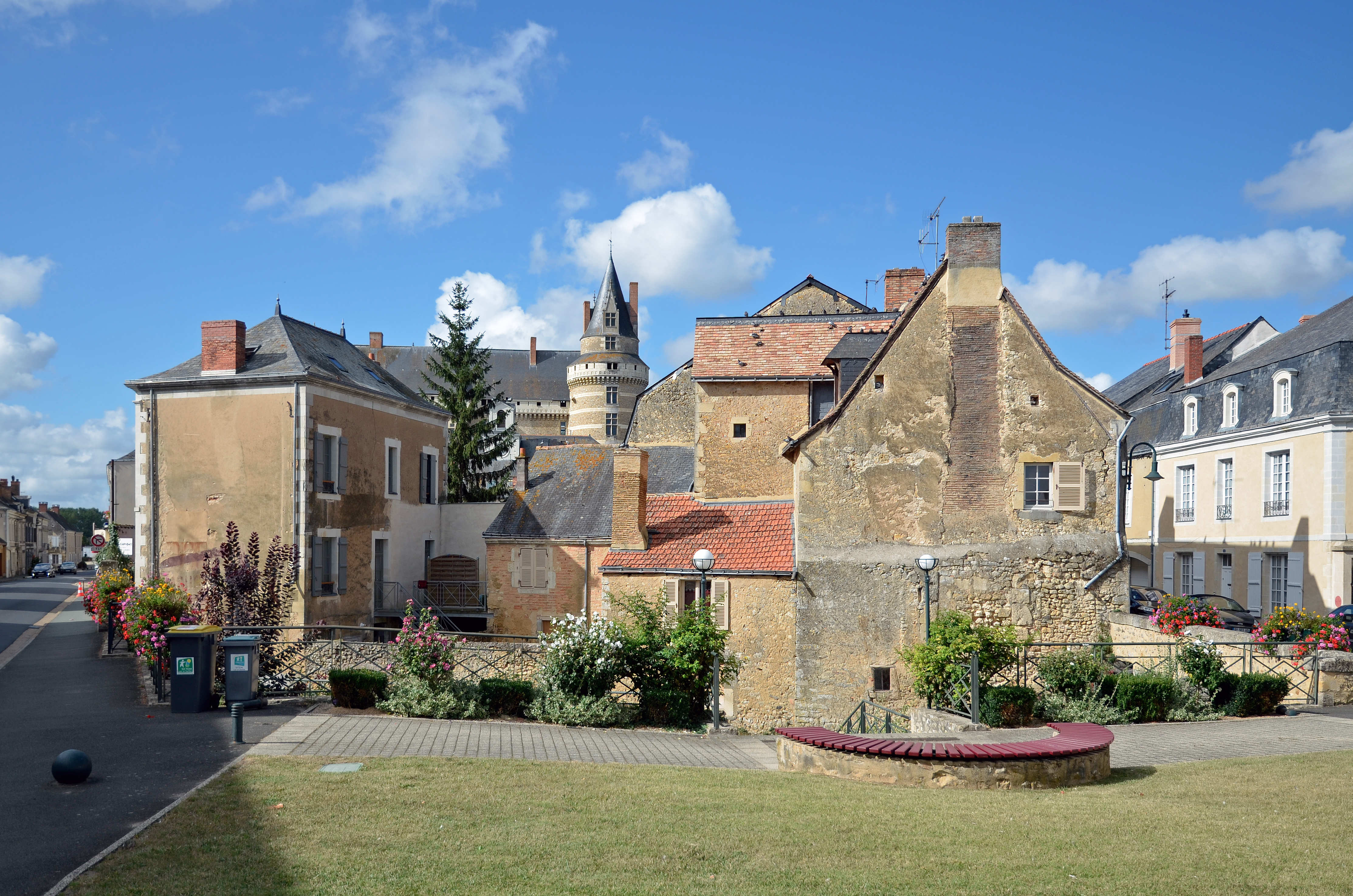 Durtal - Chateau ext 01