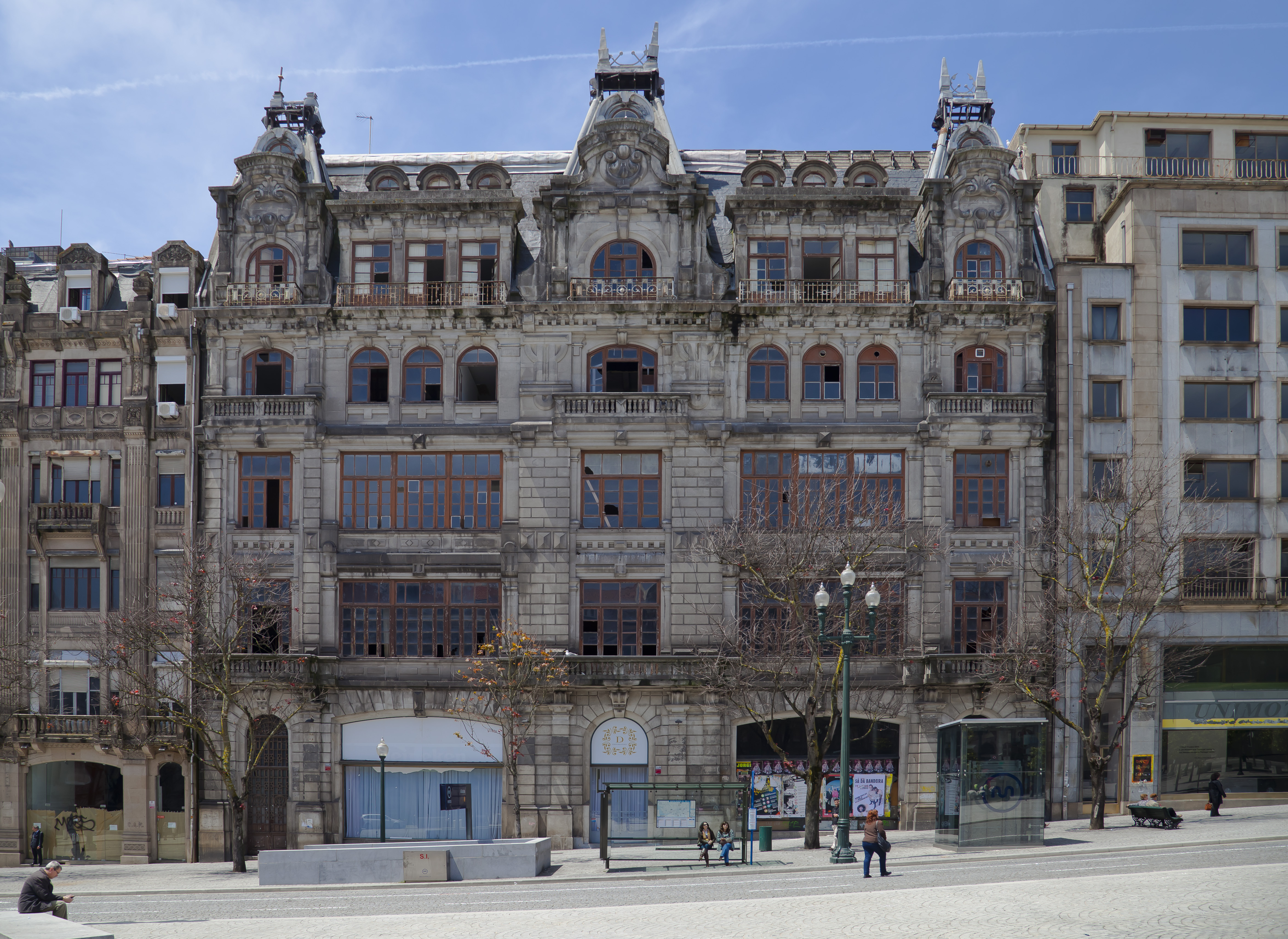 Edificio en Avenida dos Aliados, Oporto, Portugal, 2012-05-09, DD 01