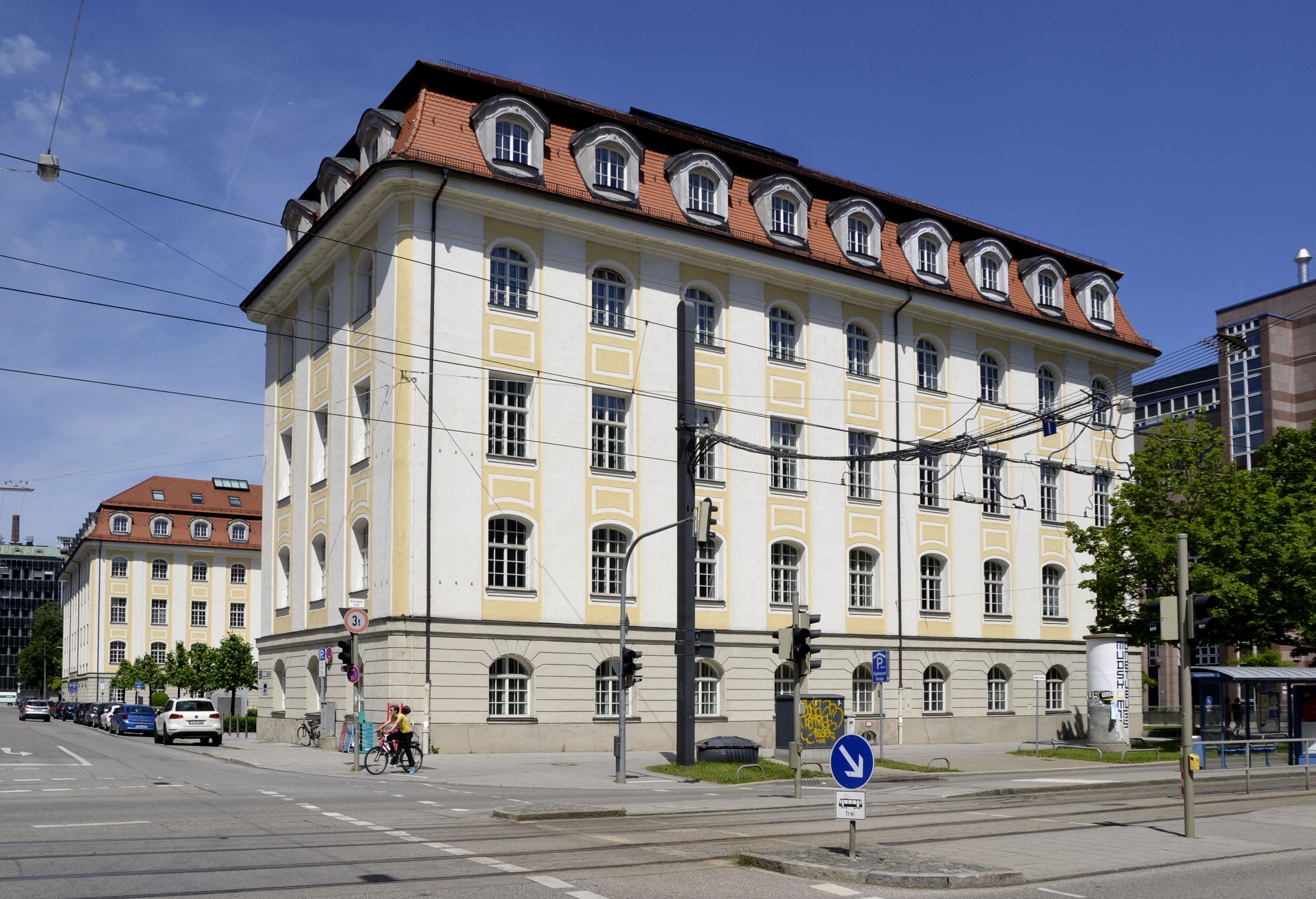 Ehem. Postdienstgebäude Hopfenstraße 4,6,8, München