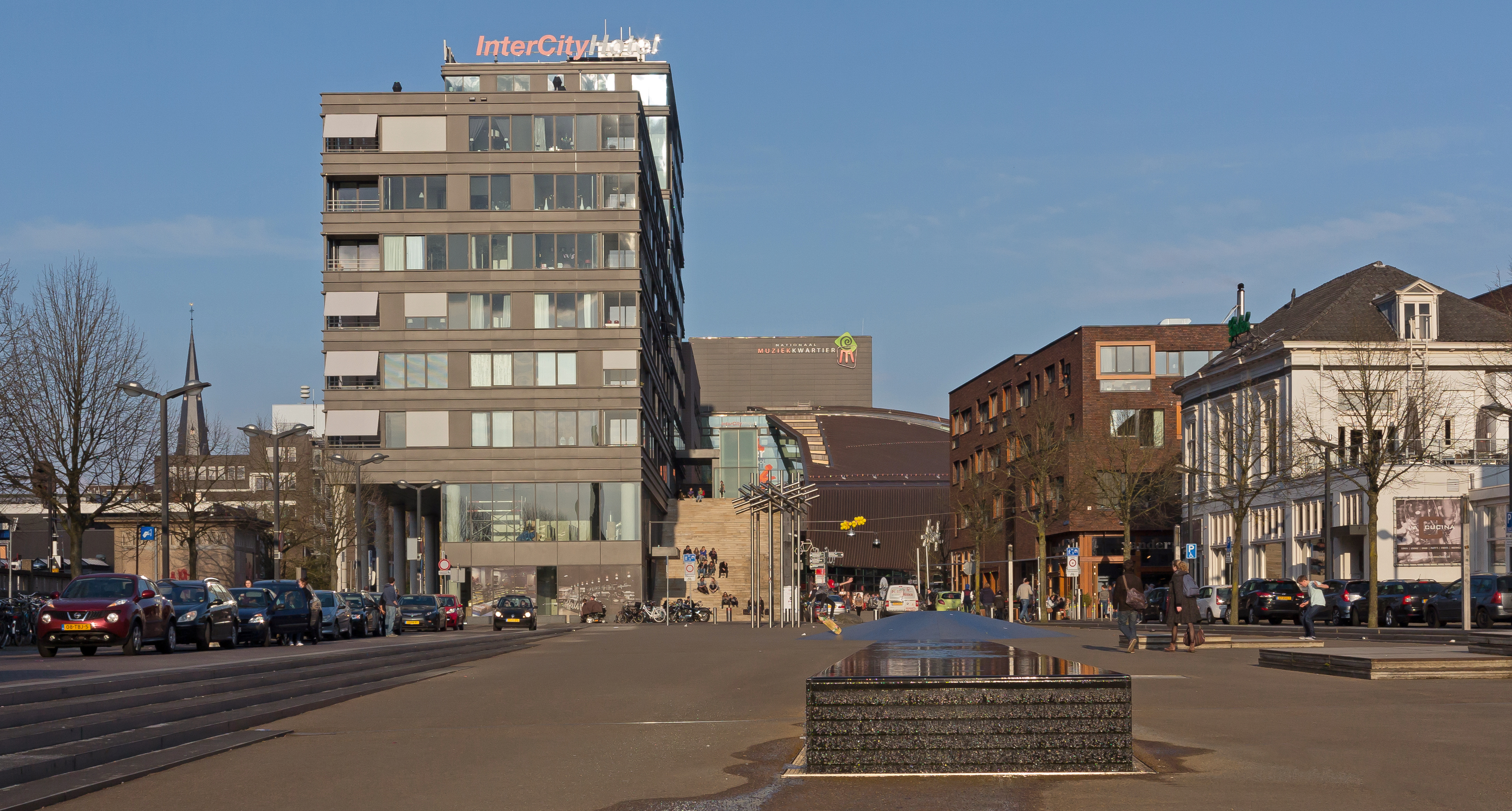 Enschede, het Stationsplein foto8 2016-04-03 18.34