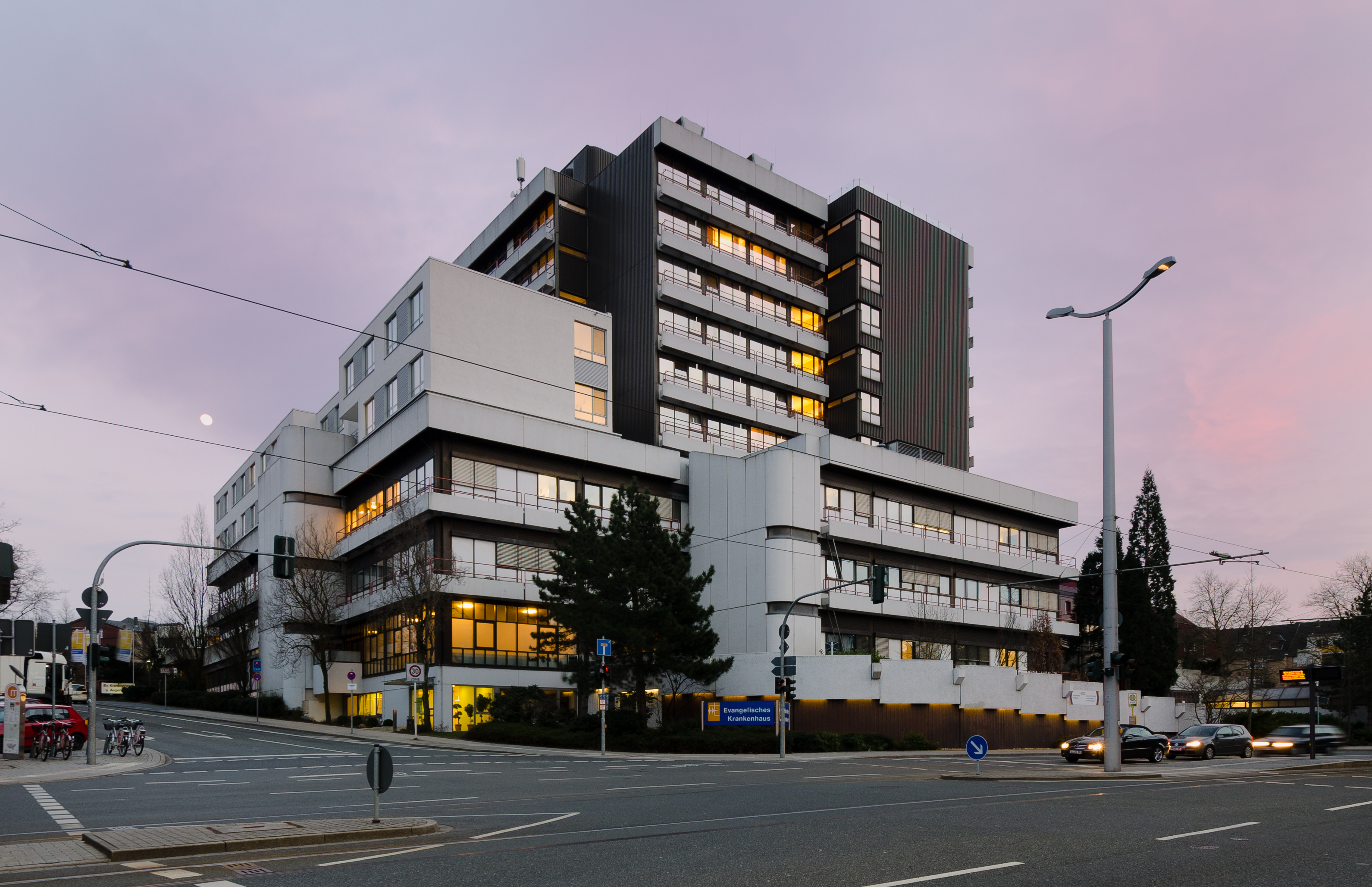 Evangelisches-Krankenhaus-Muelheim-Abends-2013