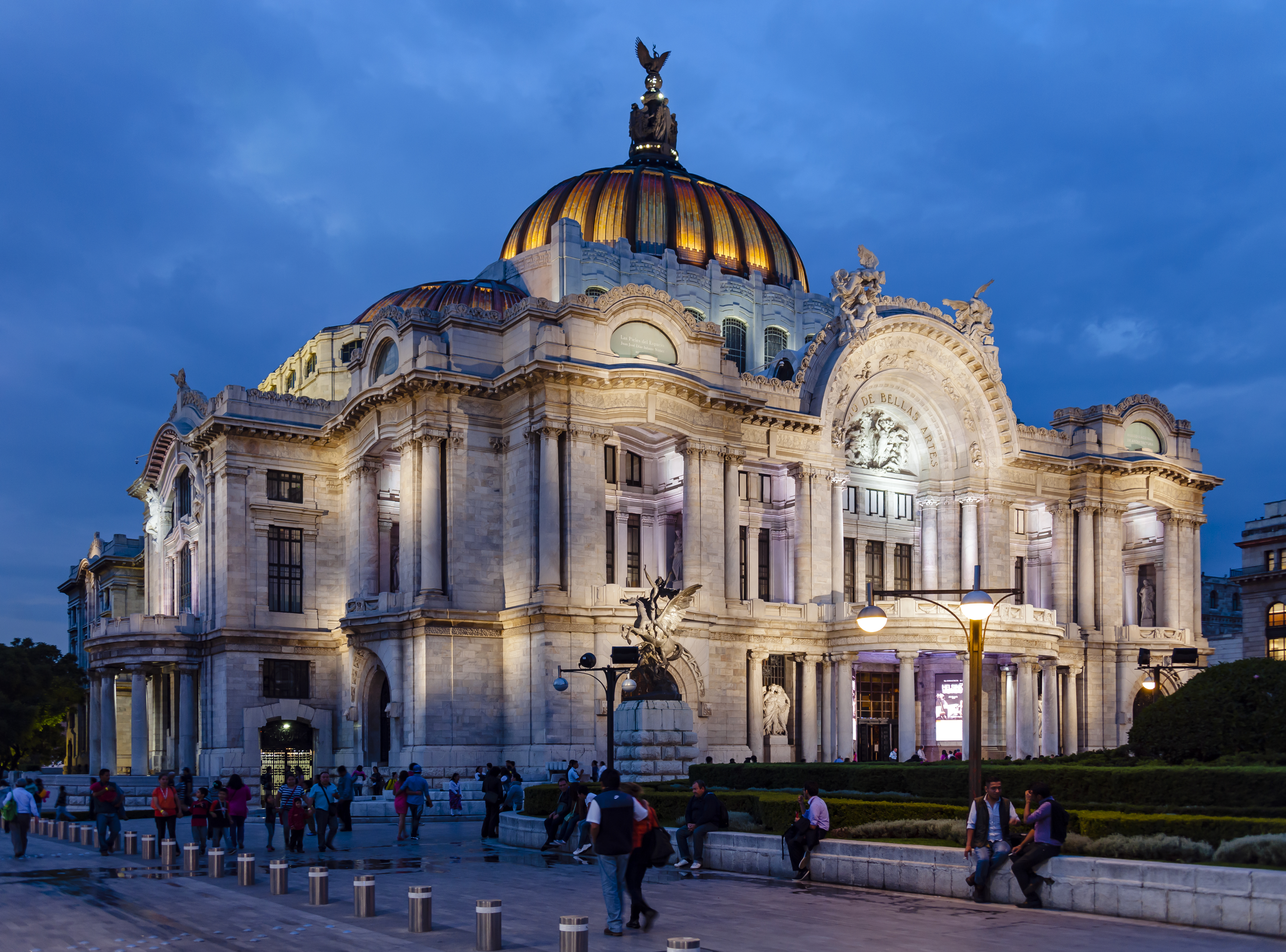 Evening Palacio de Bellas Artes view from southwest