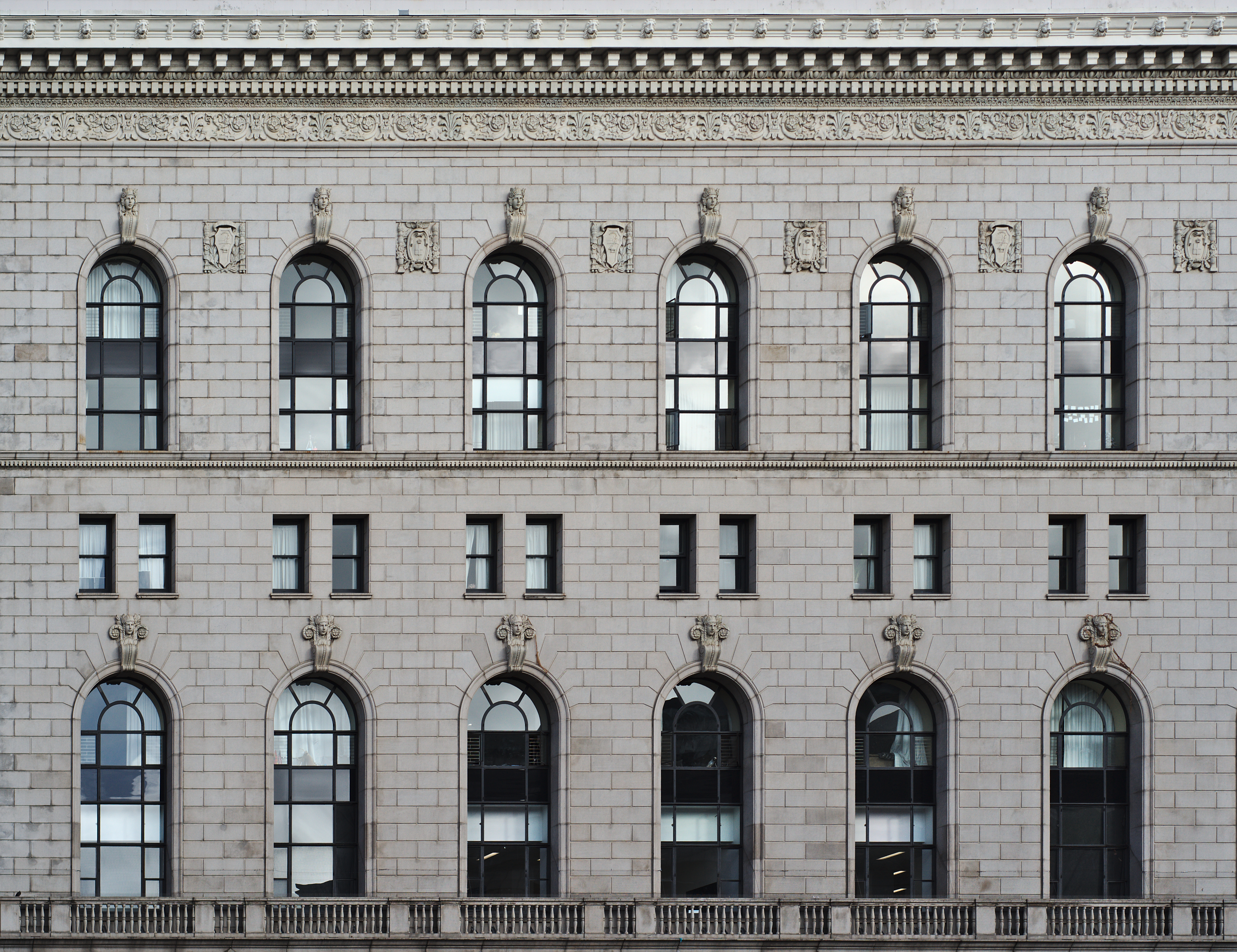 Facade of 1 Powell St, San Francisco