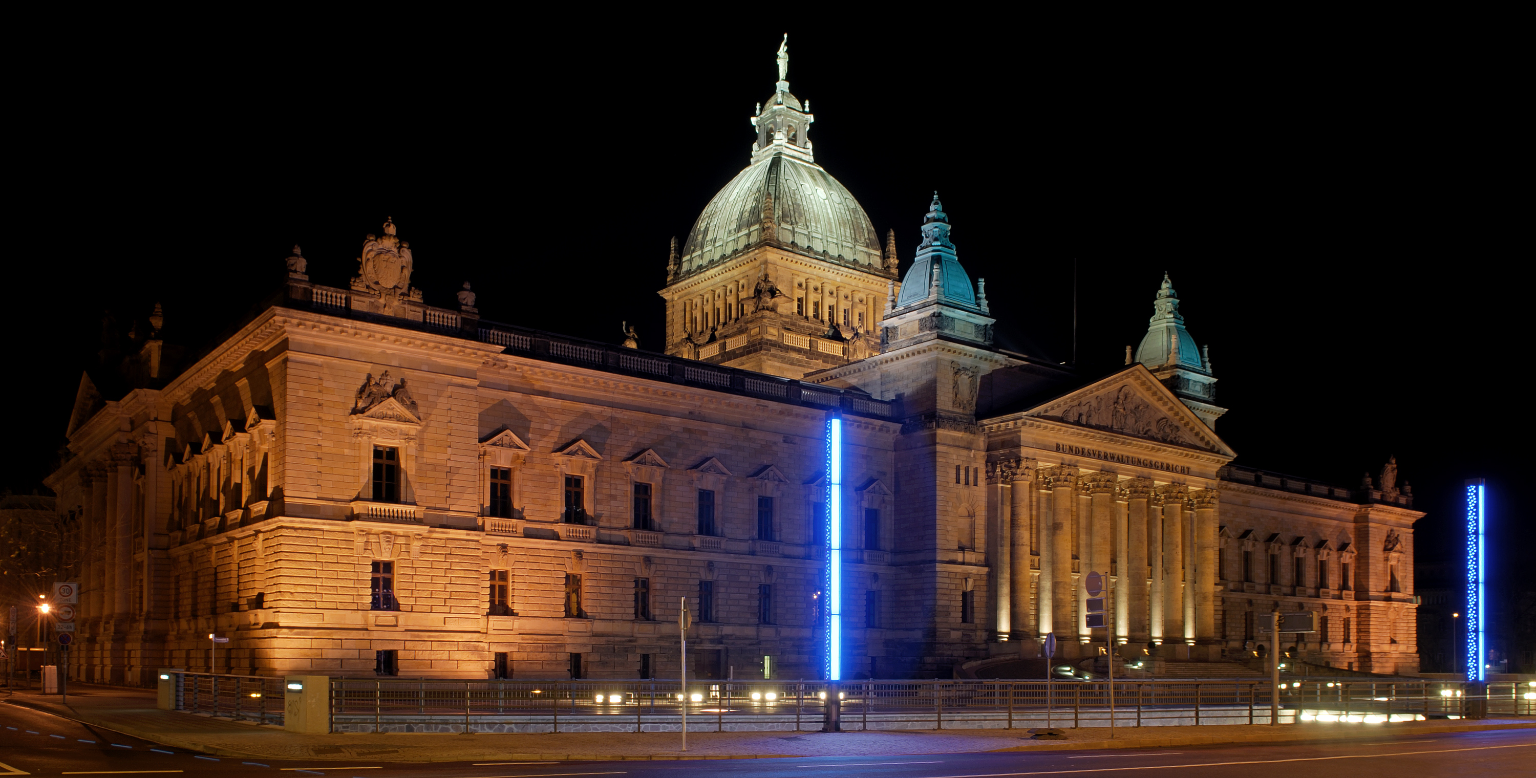 Federal Administrative Court Leipzig at night 1 (aka)