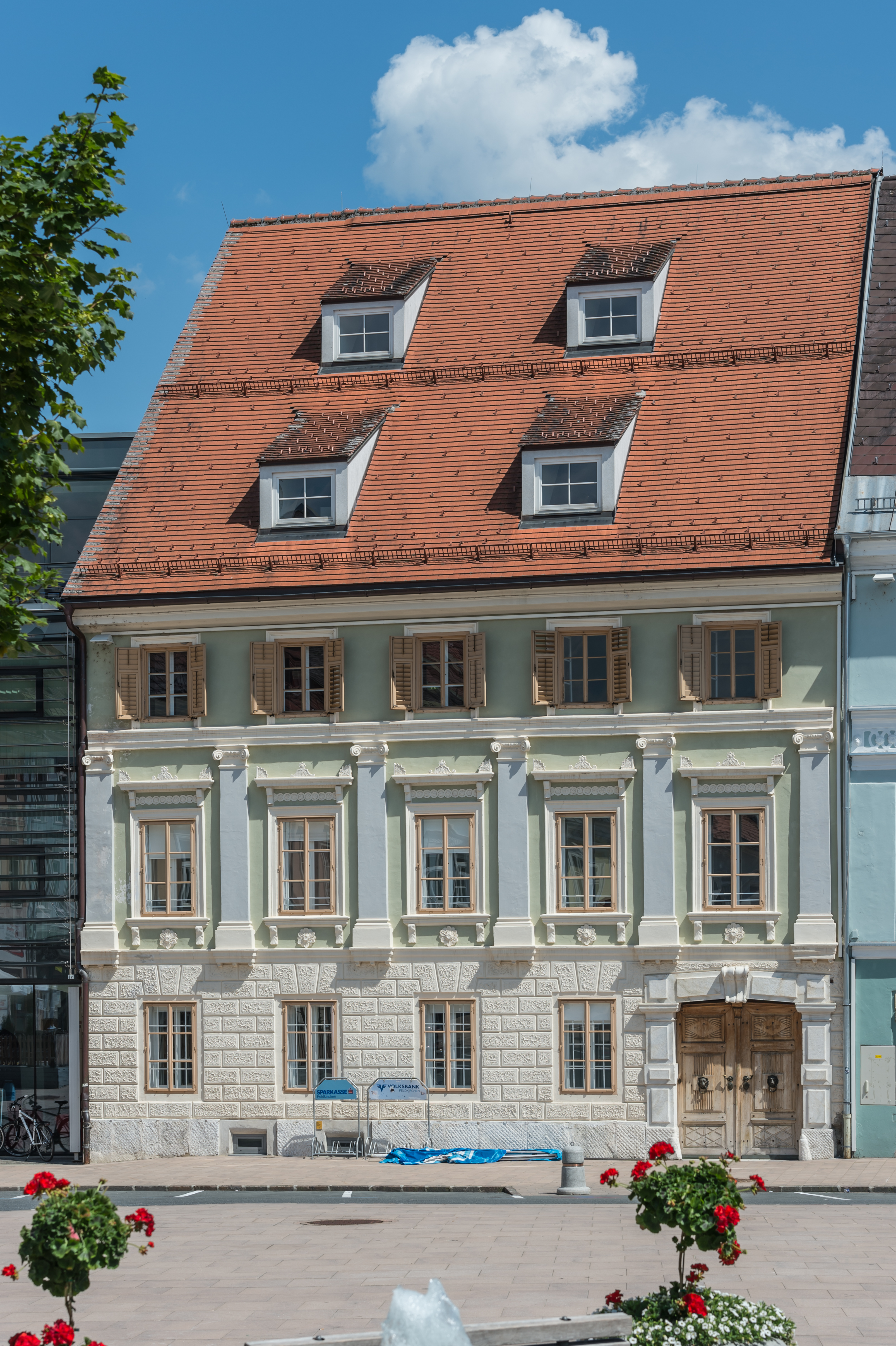 Feldkirchen Hauptplatz 10 Walluschnig-Haus bzw Zum Hirschenwirt 02072016 3556