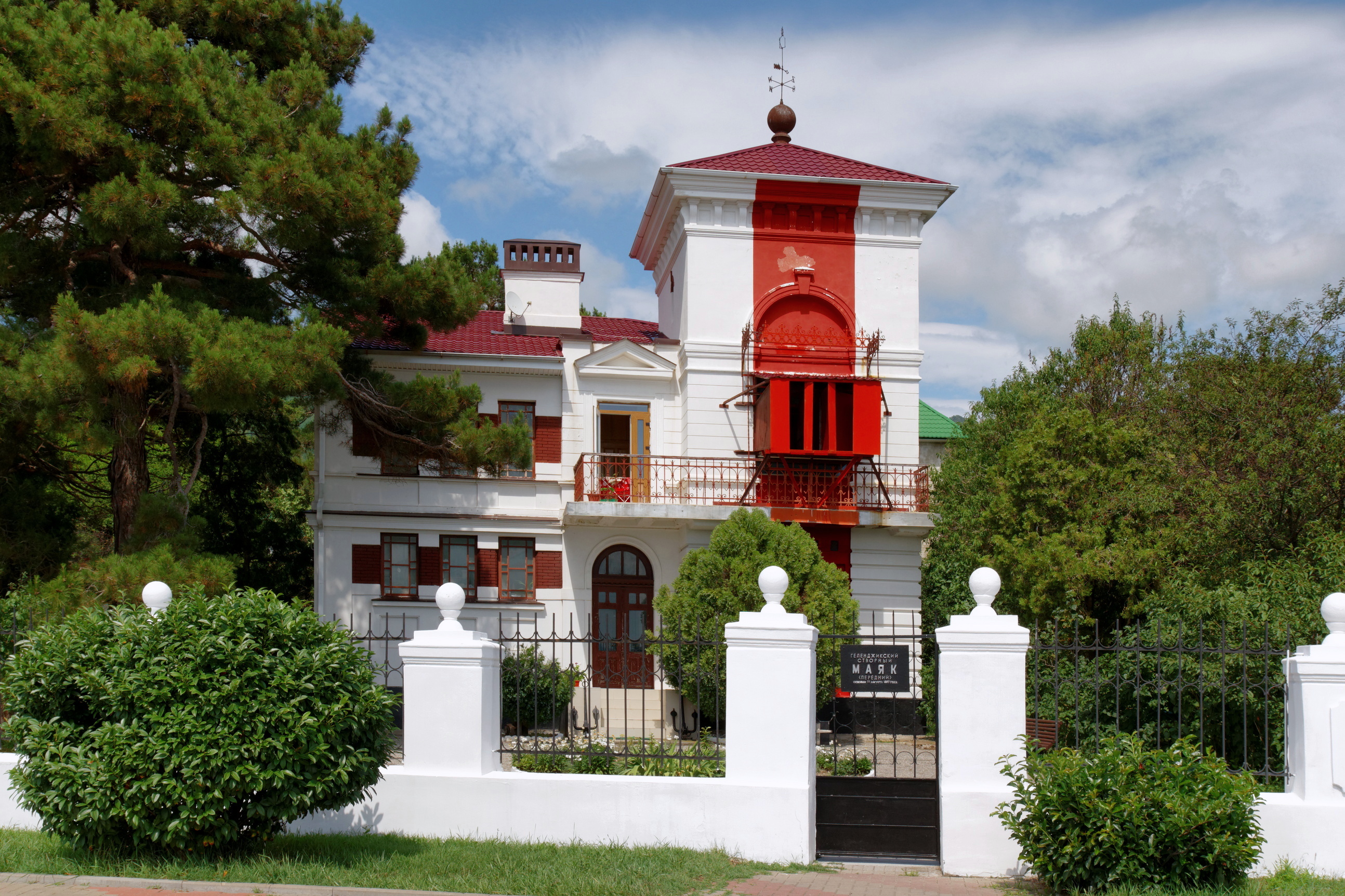 Gelendzhik lighthouse IMG 7051 1725