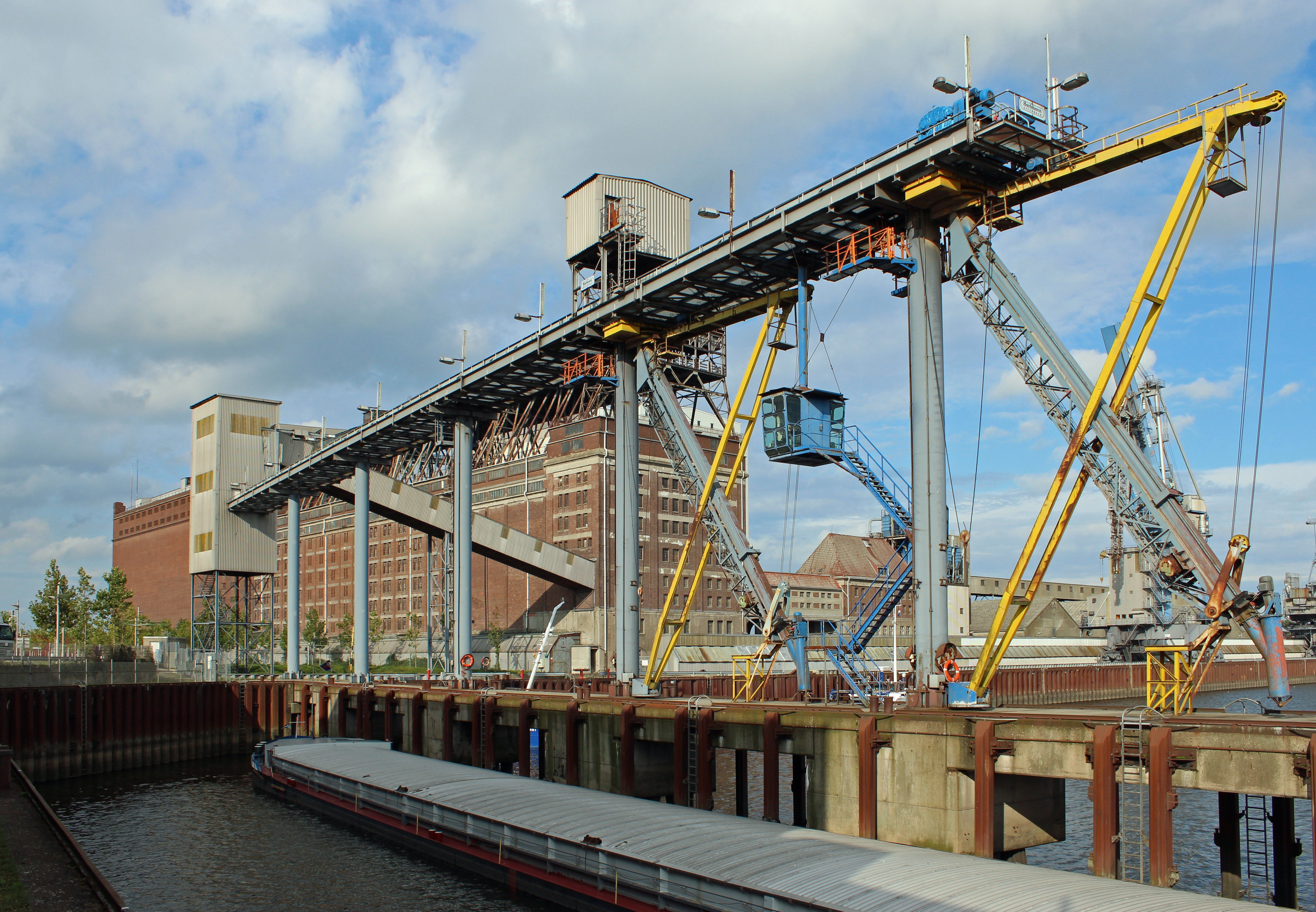Getreideverkehrsanlage-Pier-A-Elevator-in-Bremen-Getreidestraße-b