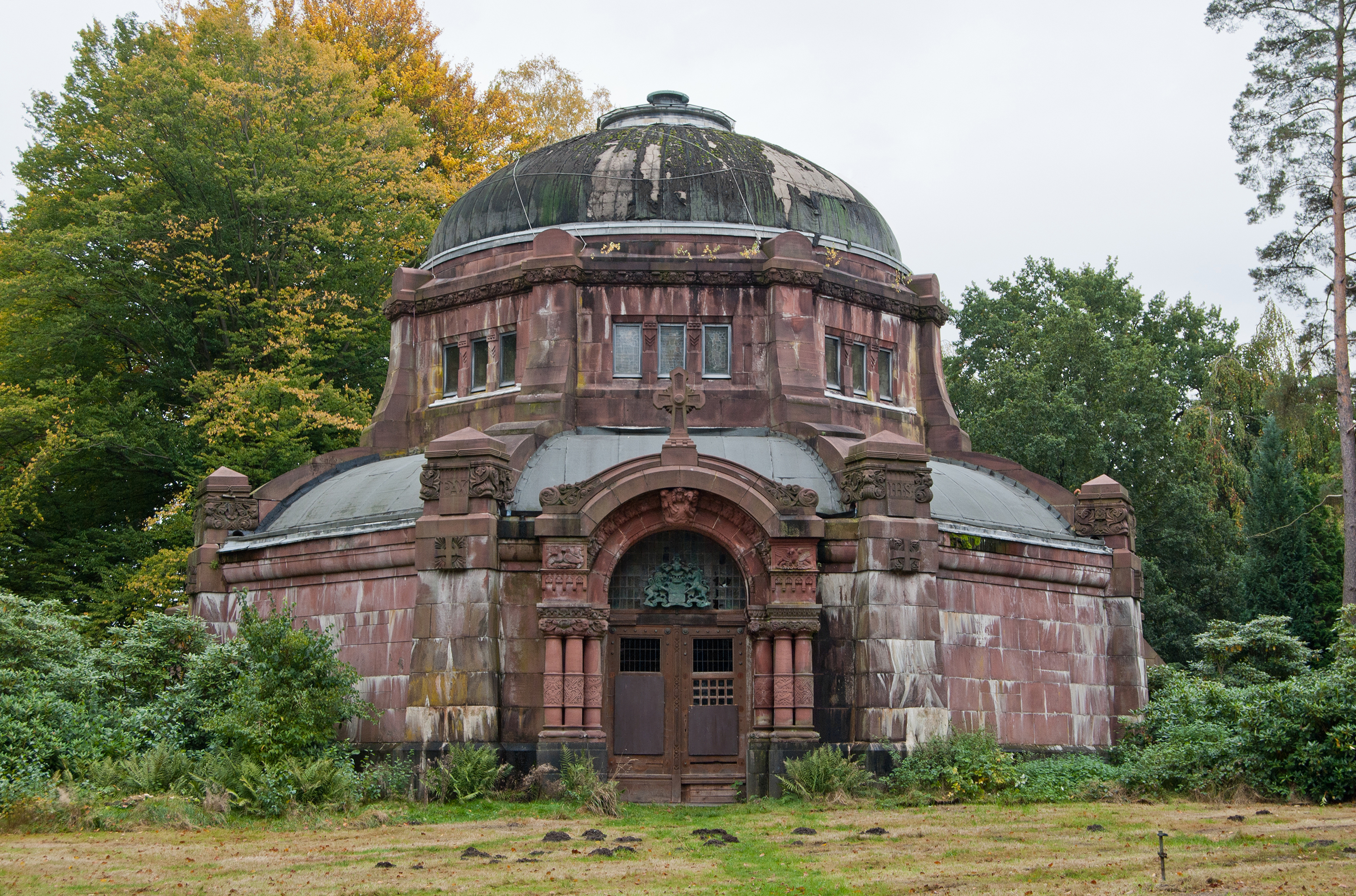 Hamburg, Ohlsdorf, Friedhof, Mausoleum von Schröder, 2012-10 CN-01