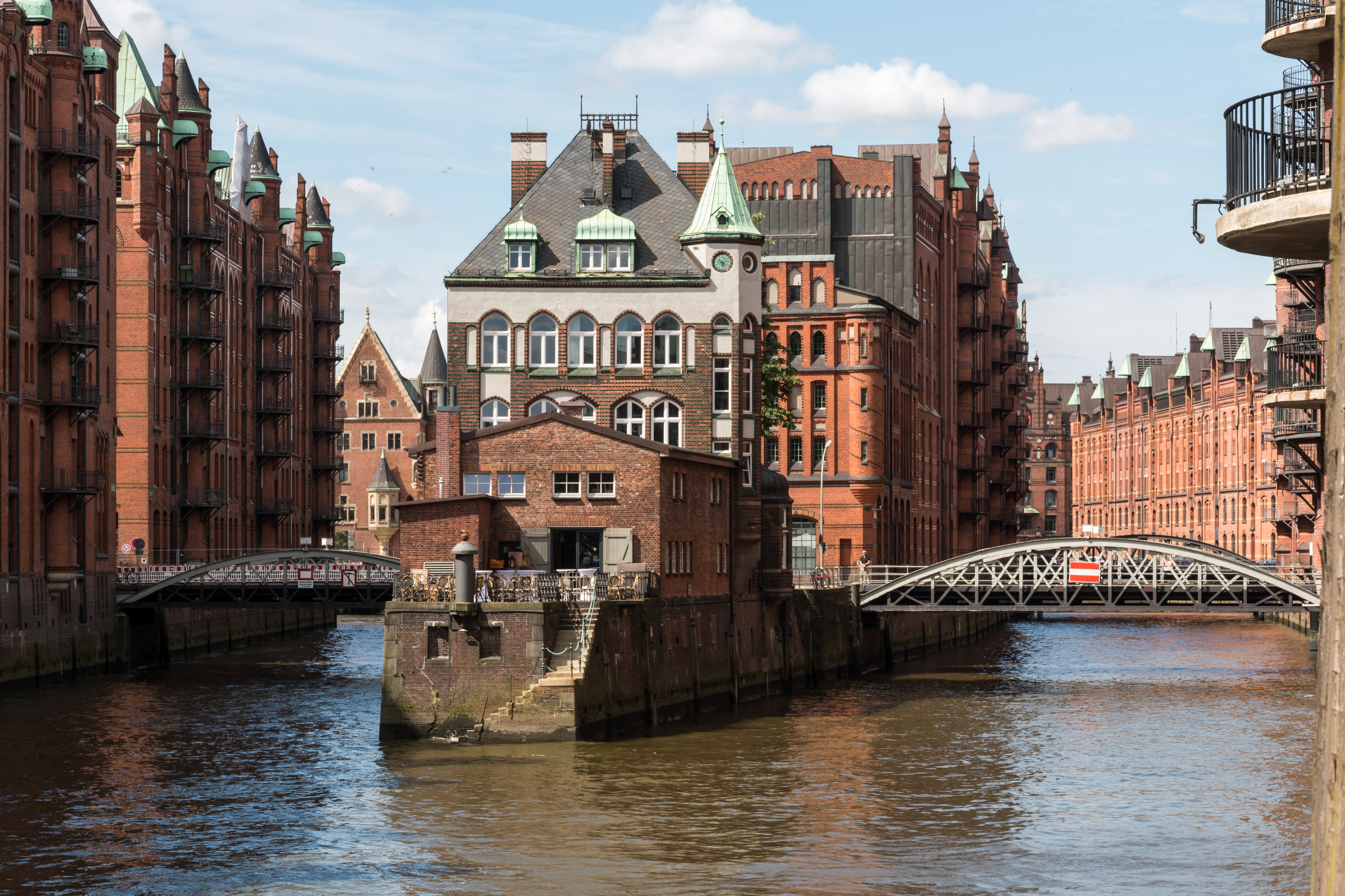 Hamburg, Speicherstadt, Wasserschloss -- 2016 -- 2890