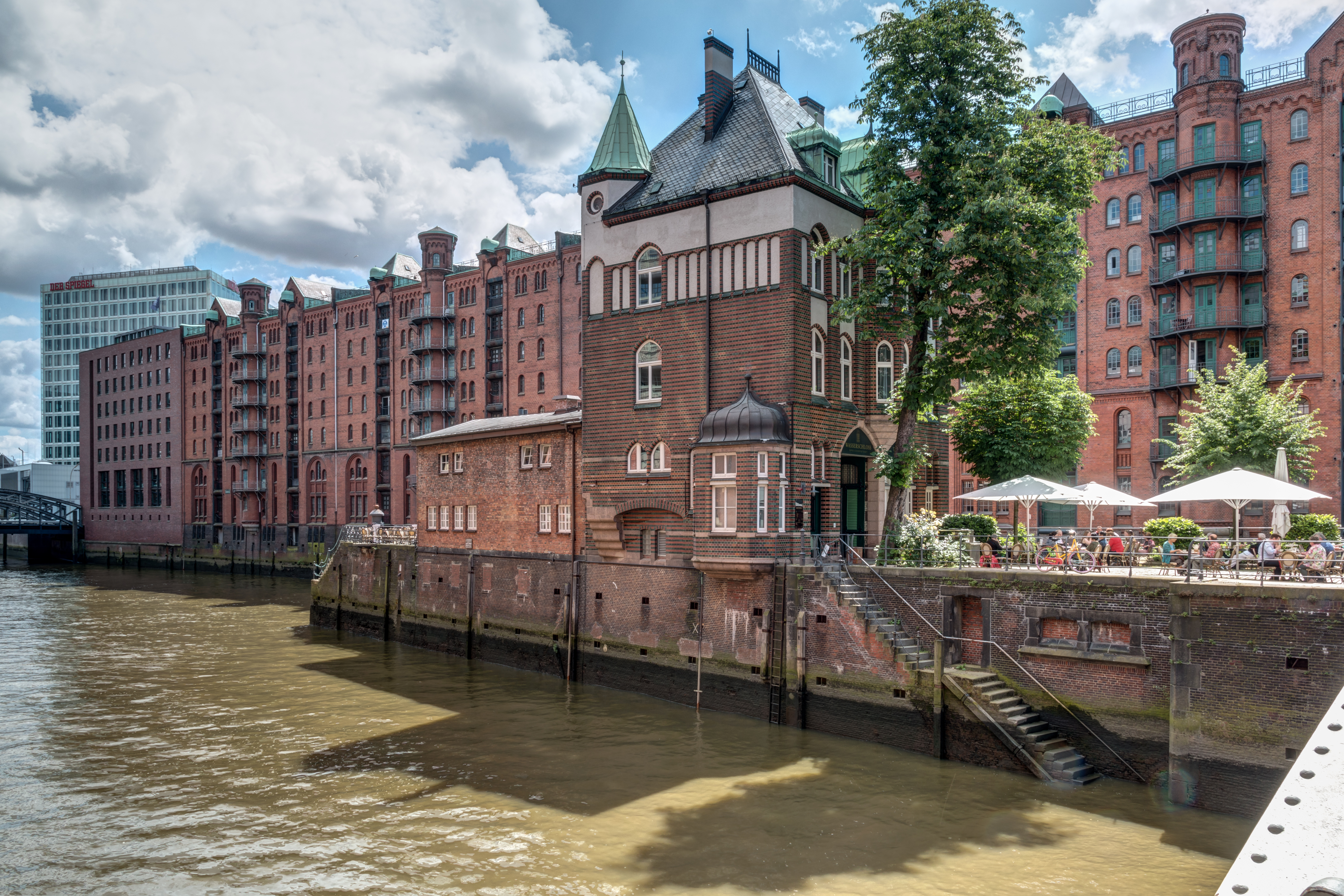 Hamburg, Speicherstadt, Wasserschloss -- 2016 -- 2959-65