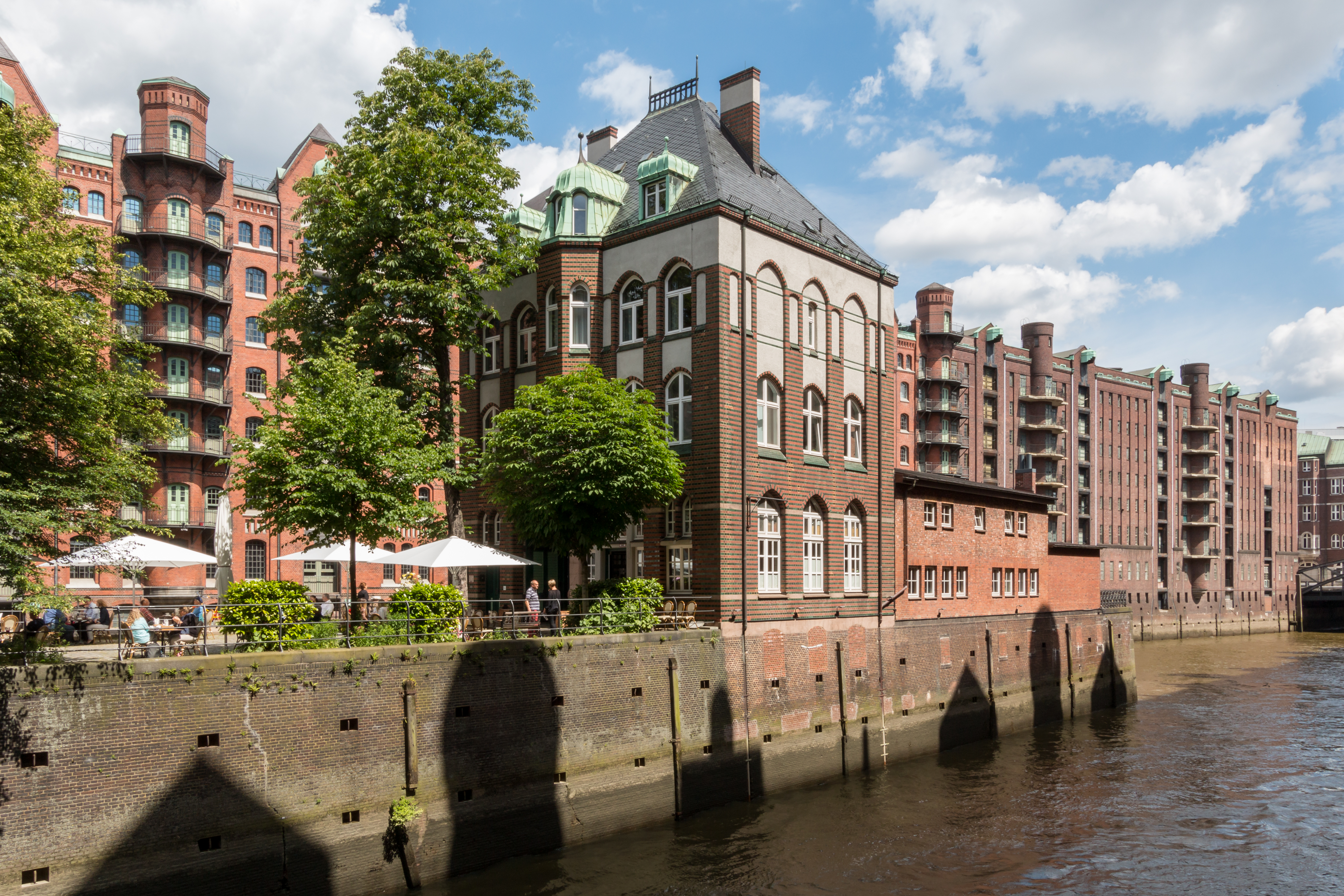 Hamburg, Speicherstadt, Wasserschloss -- 2016 -- 2971