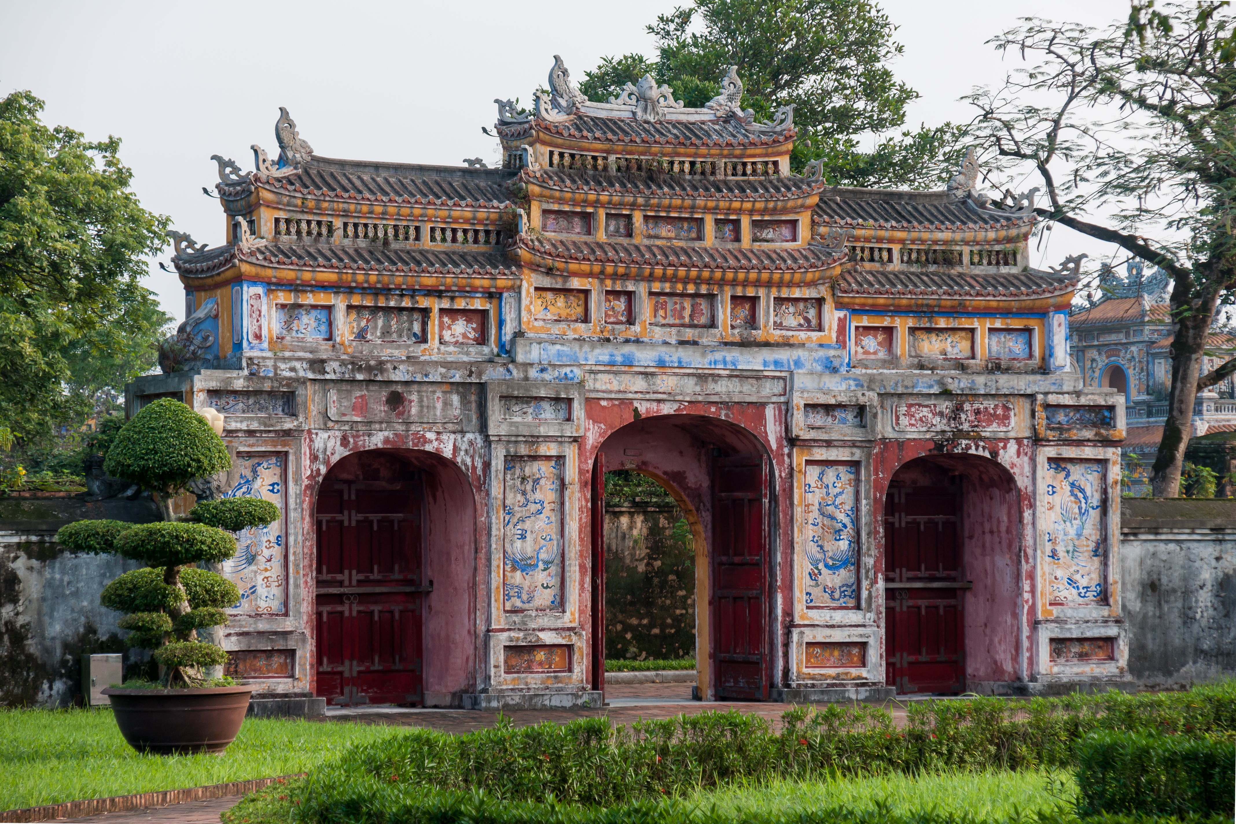 Hue Vietnam Cổng-Trai-cung-01
