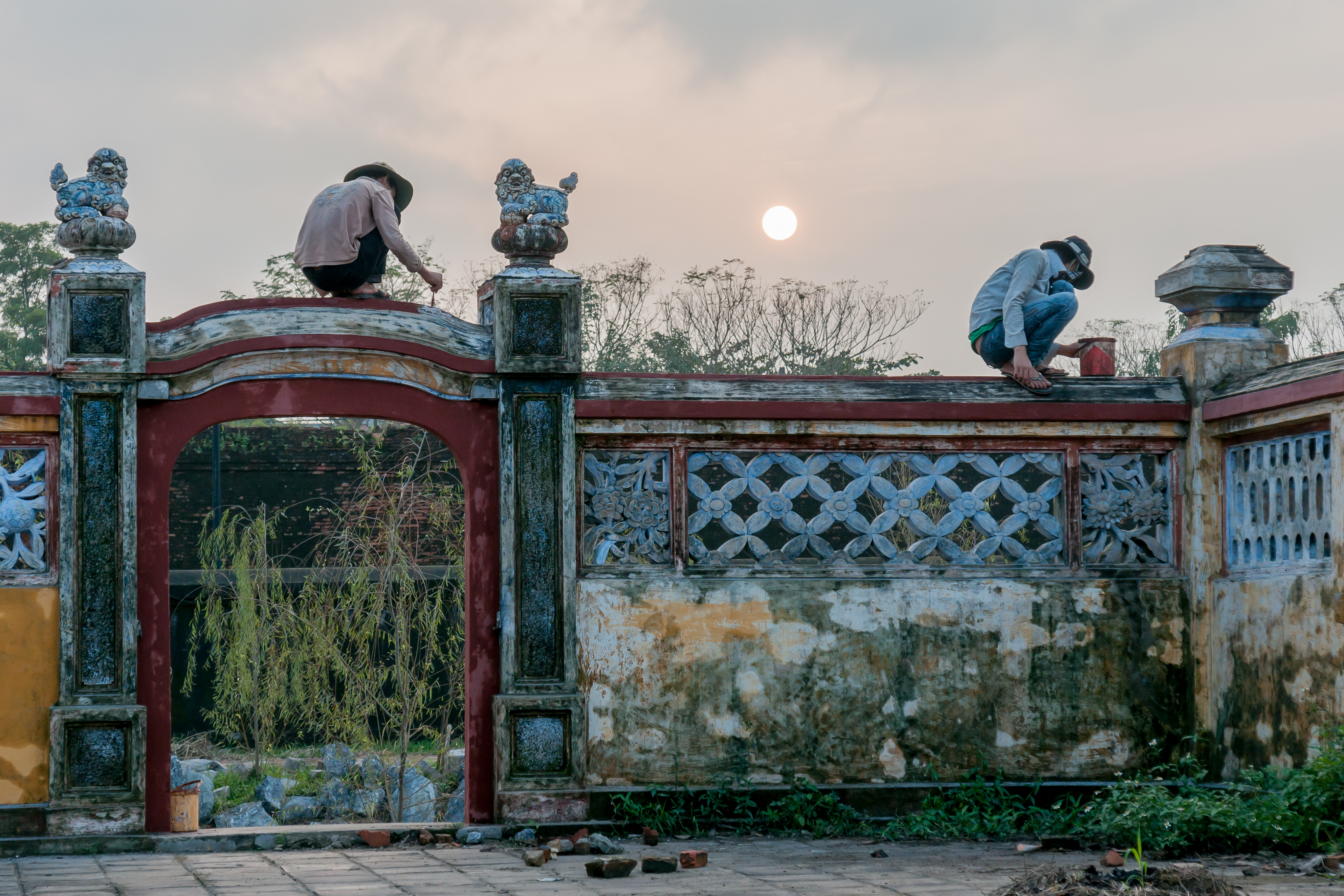 Hue Vietnam Refurbishing-work-in-Càn-Thành-Palace-01