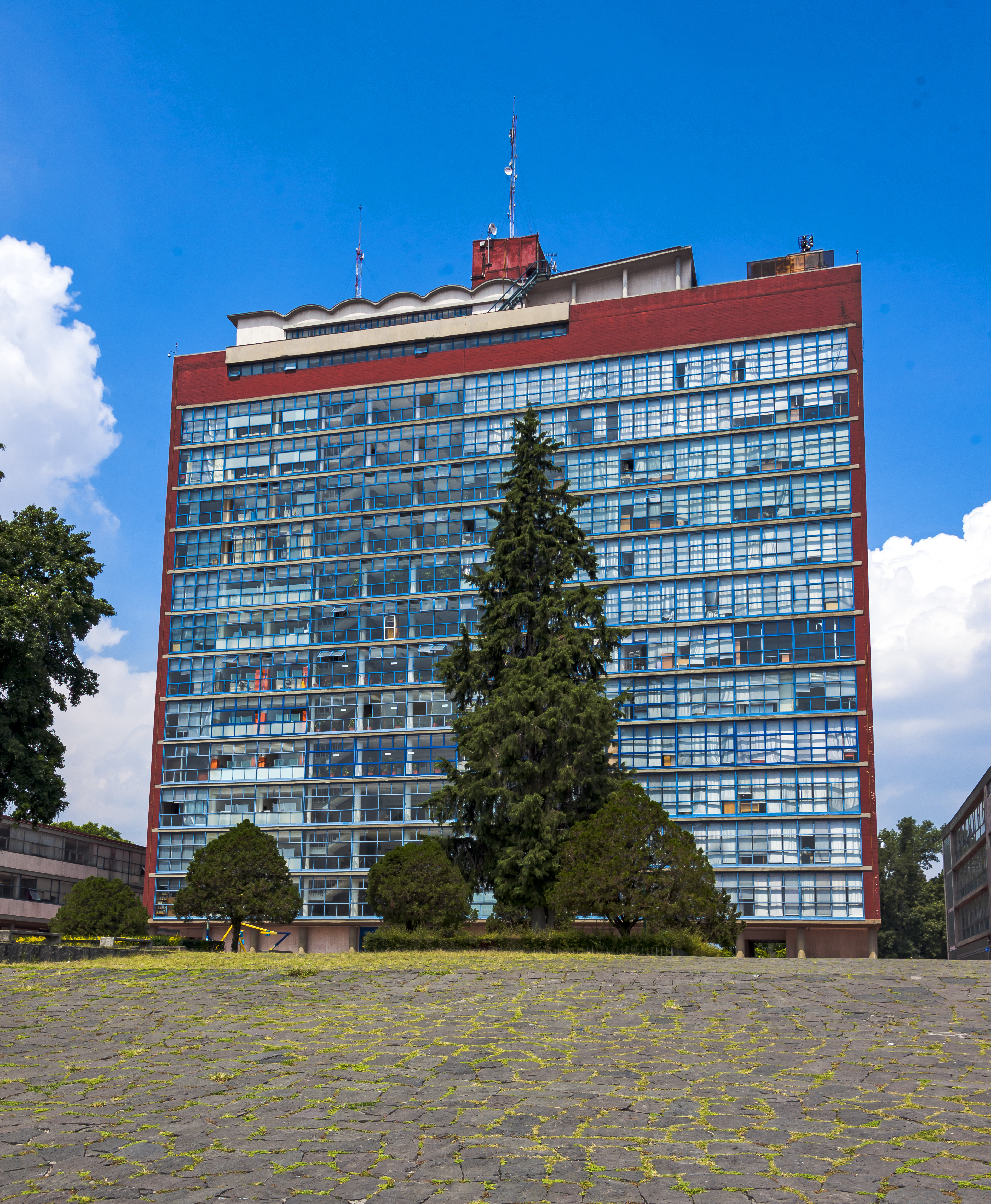 Humanities Tower, UNAM, with tree and lava ramp