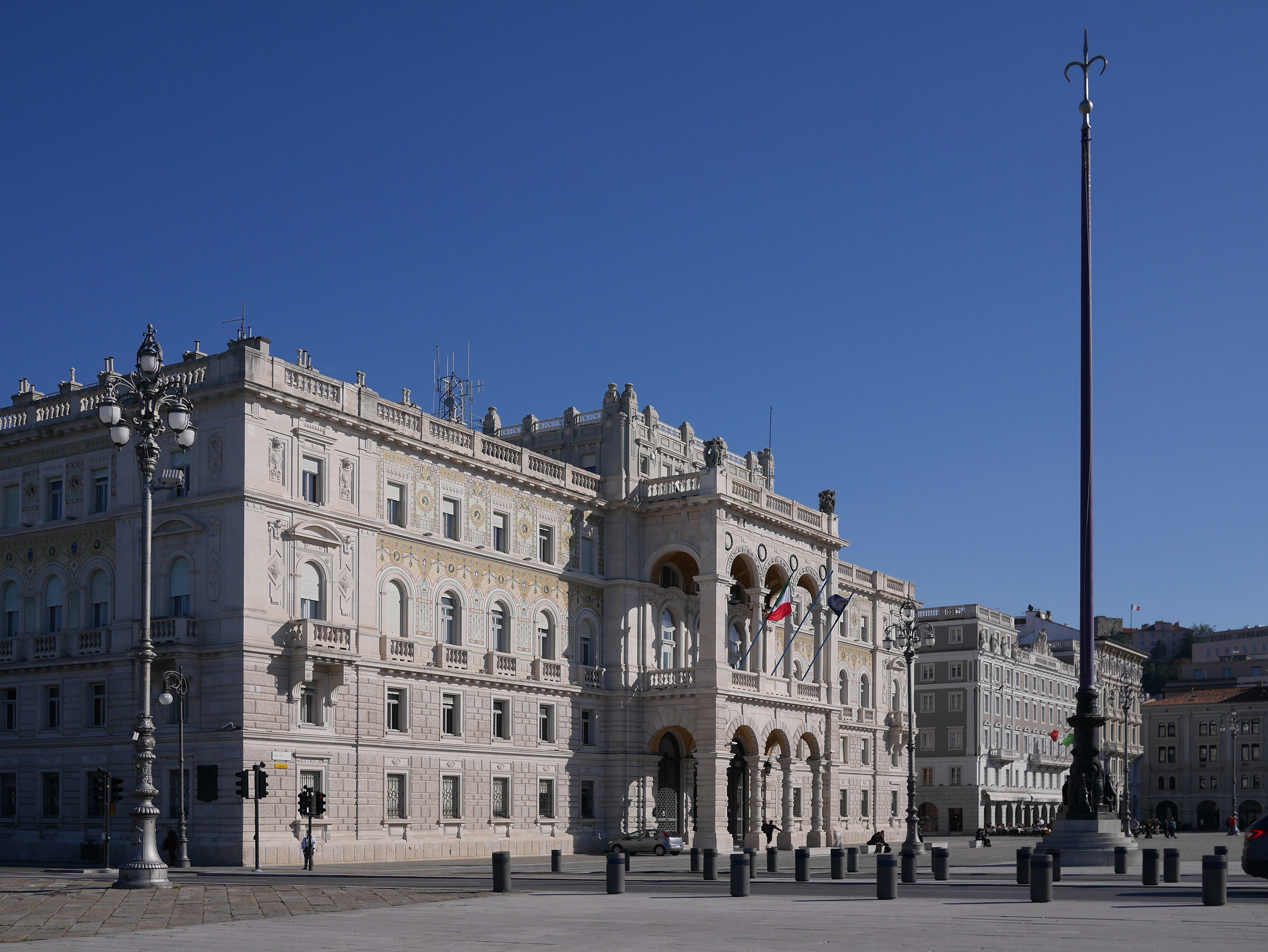 Il Palazzo del governo (Piazza Unità, Trieste)
