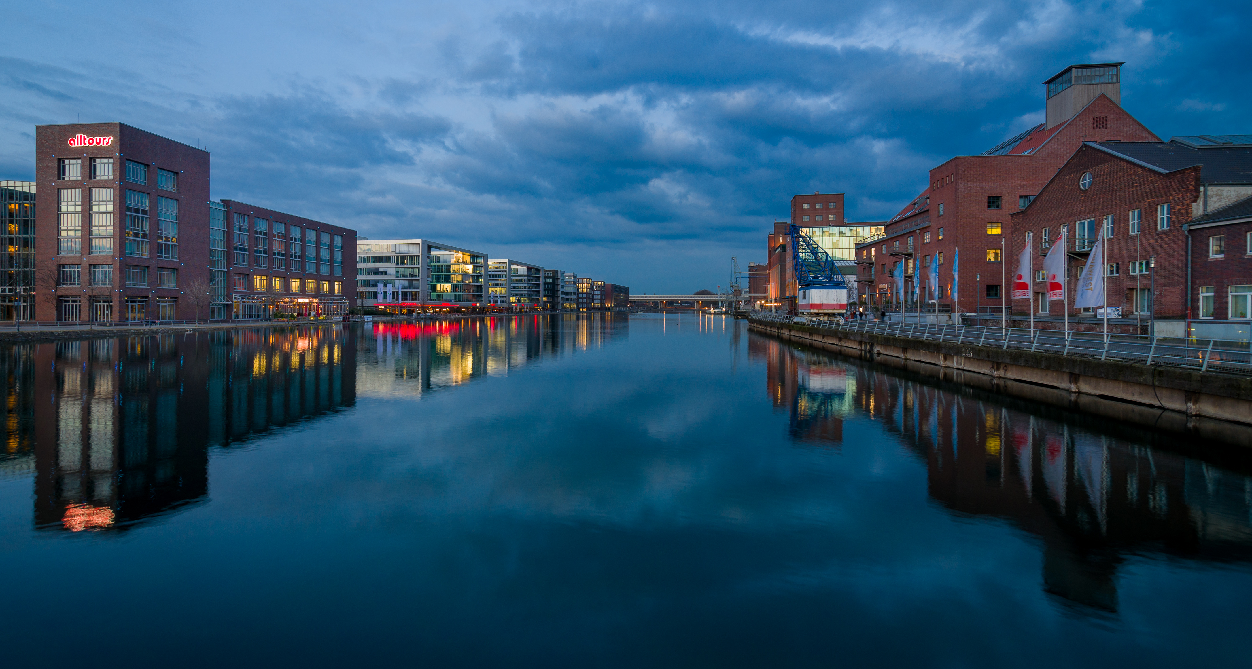 Innenhafen Duisburg Am Abend 2014