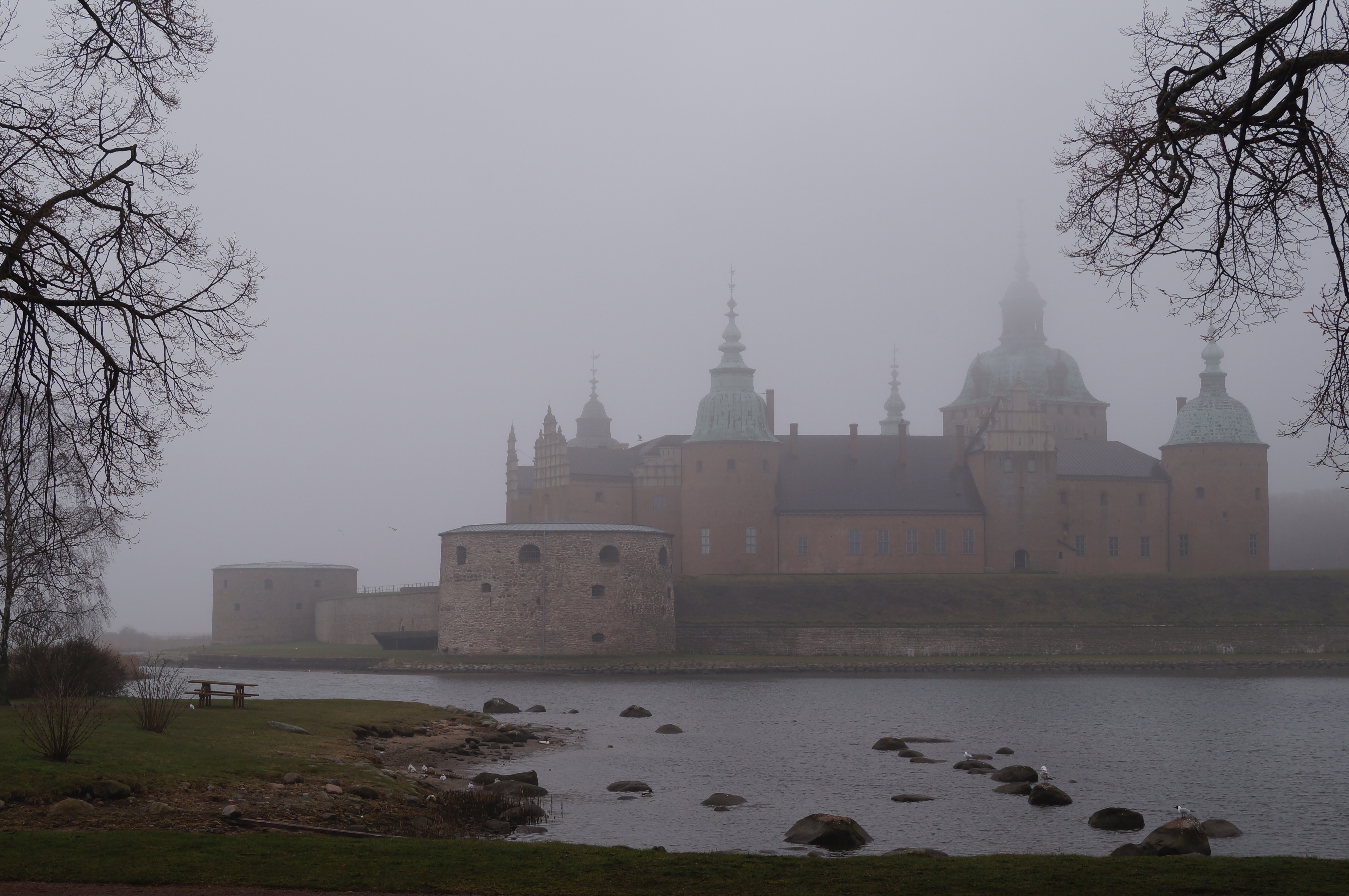 Kalmar castle covered in fog 02