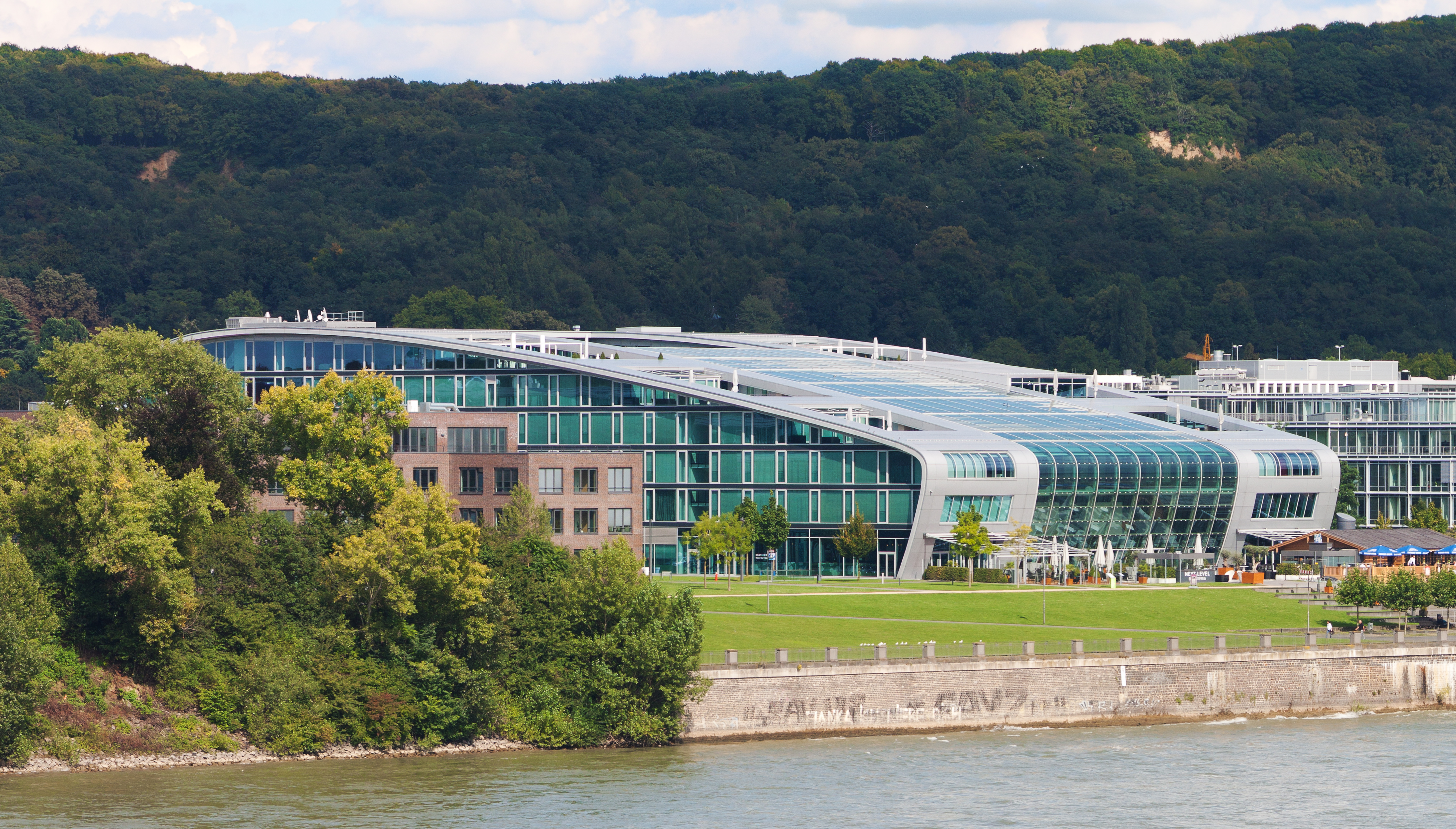 Kameha Bonn von der Südbrücke