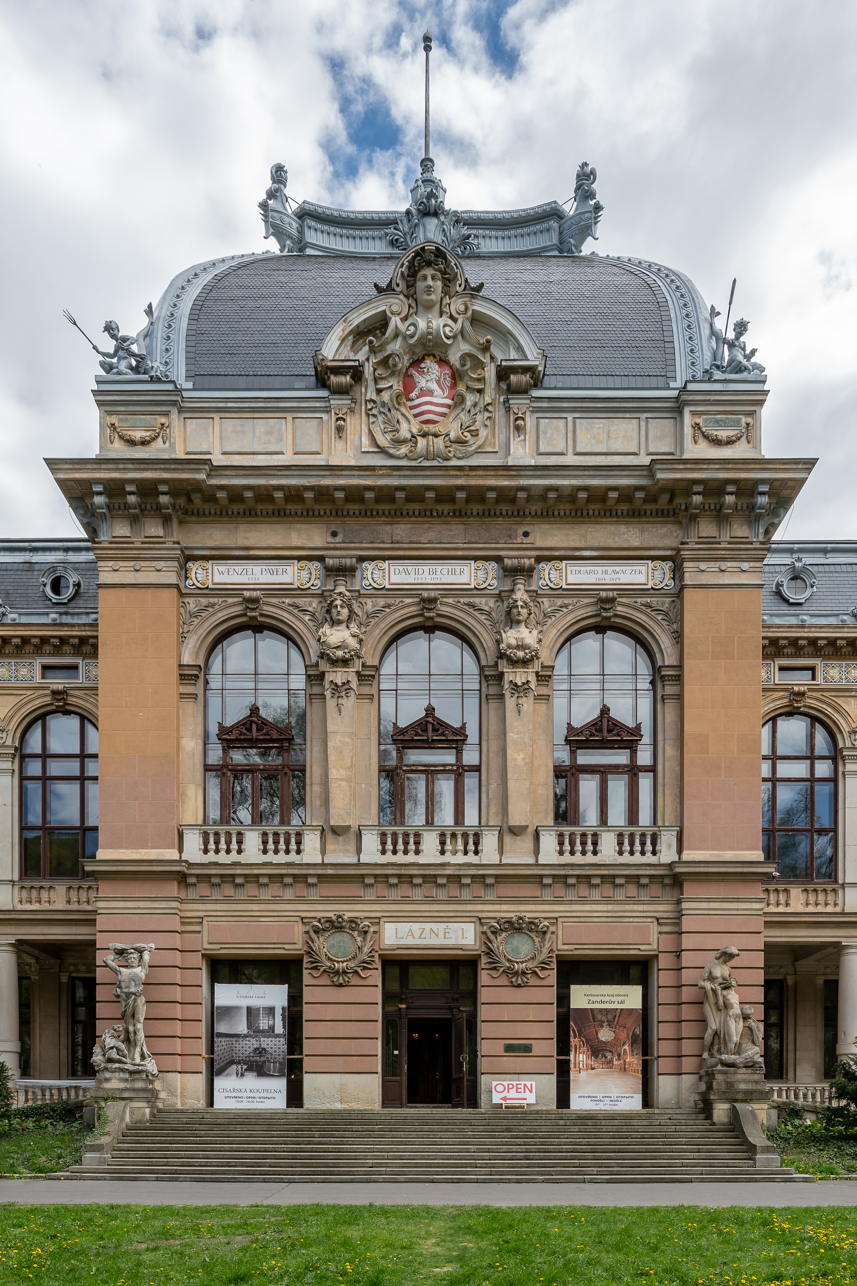 Karlsbad Kaiserbad main entrance-0405