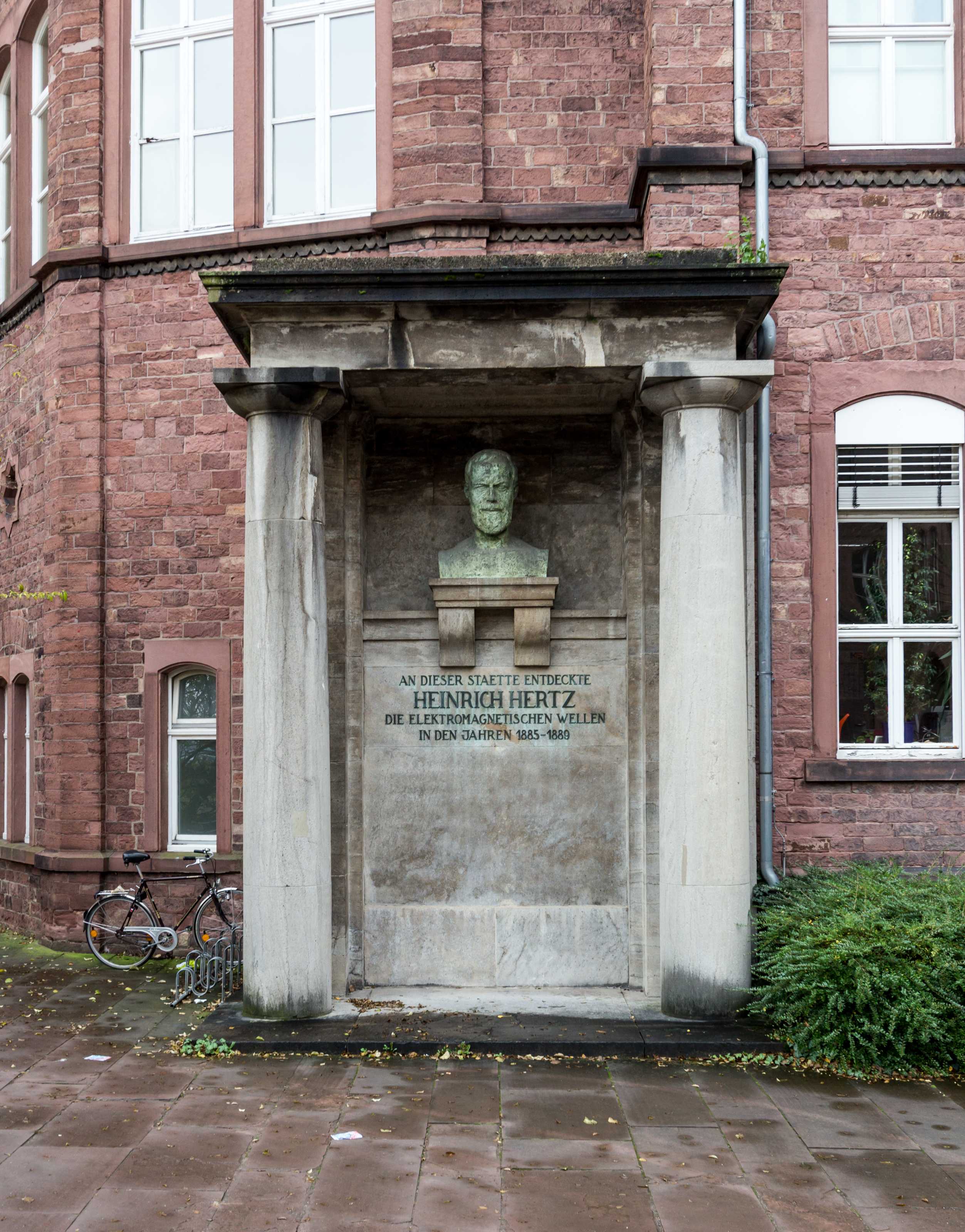 Karlsruhe, Büste -Heinrich Hertz- -- 2013 -- 5270
