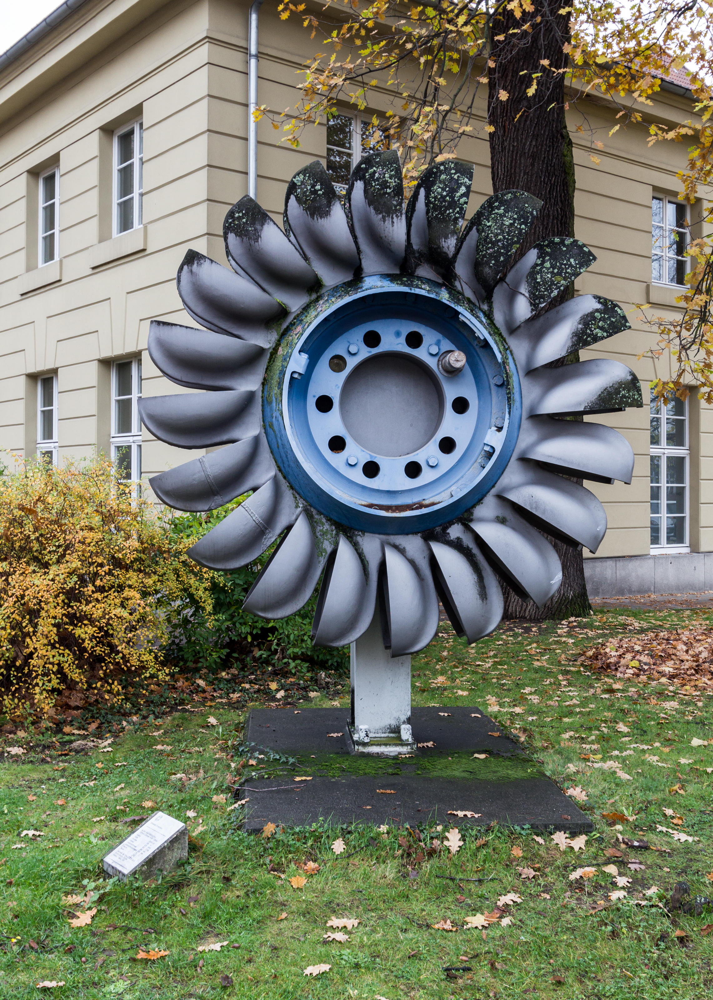 Karlsruhe, Laufrad einer Pelton-Turbine -- 2013 -- 5253
