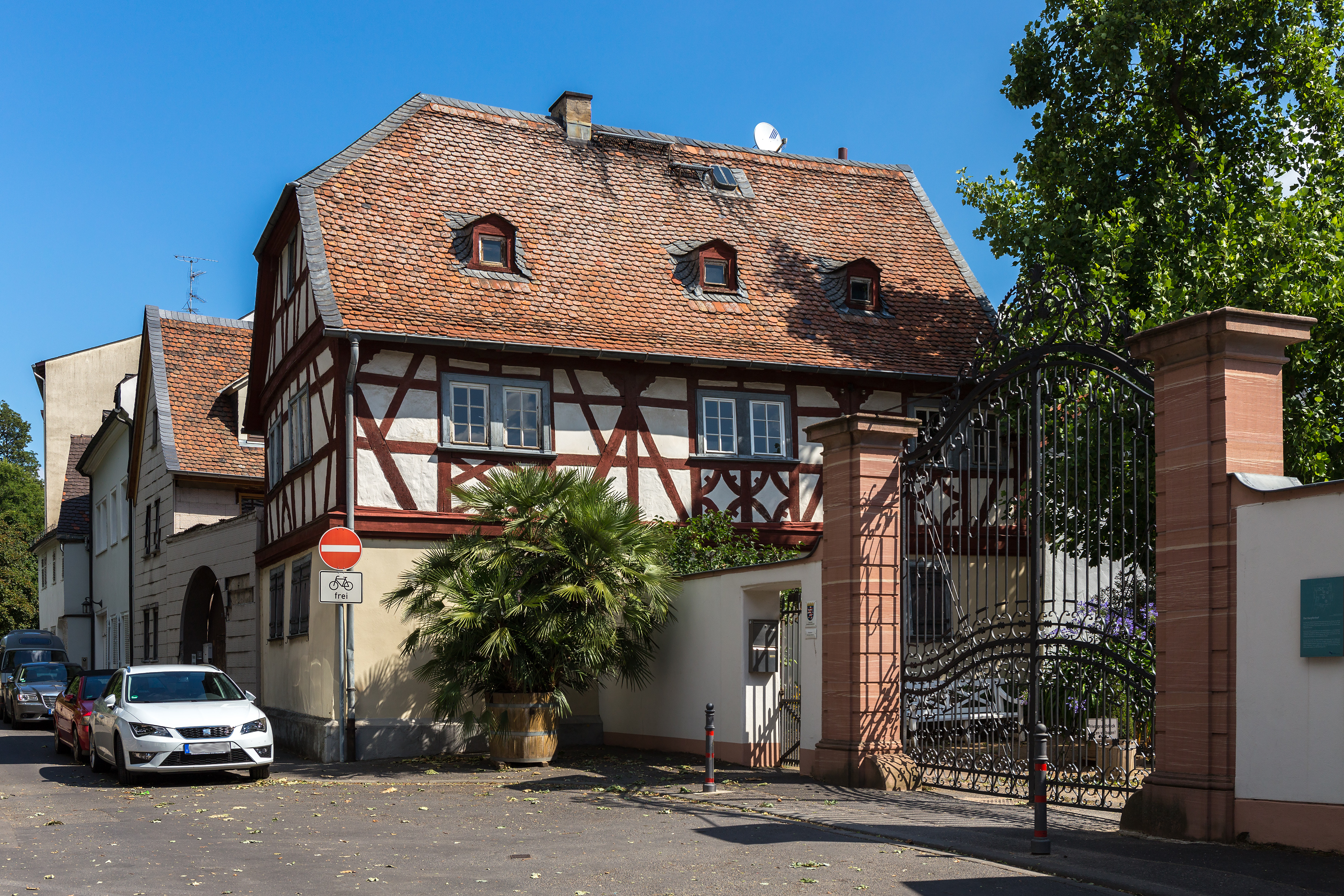 Karpfenhof, Wiesbaden-Biebrich, 150726, ako
