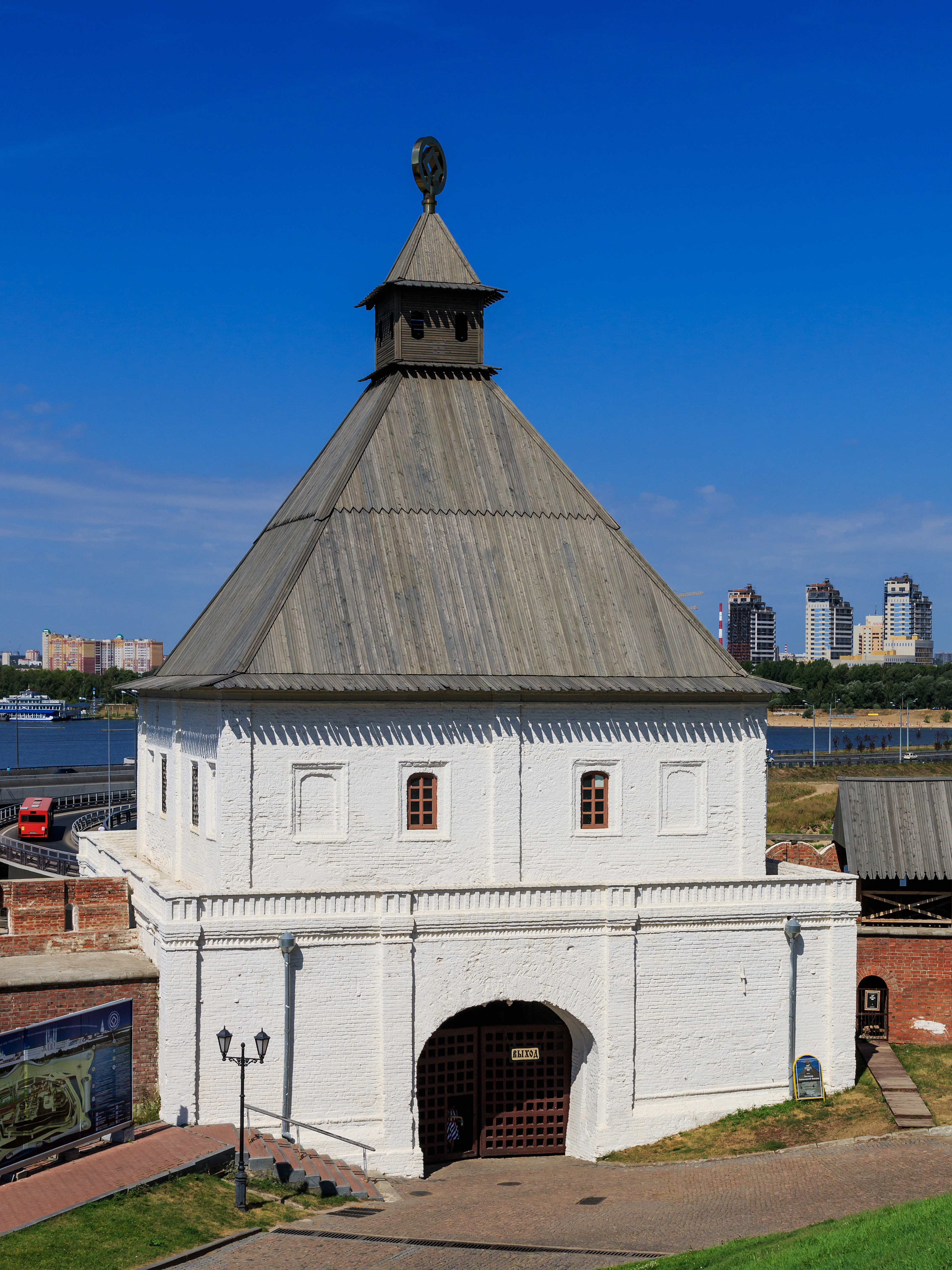 Kazan Kremlin Taynitskaya Tower 08-2016
