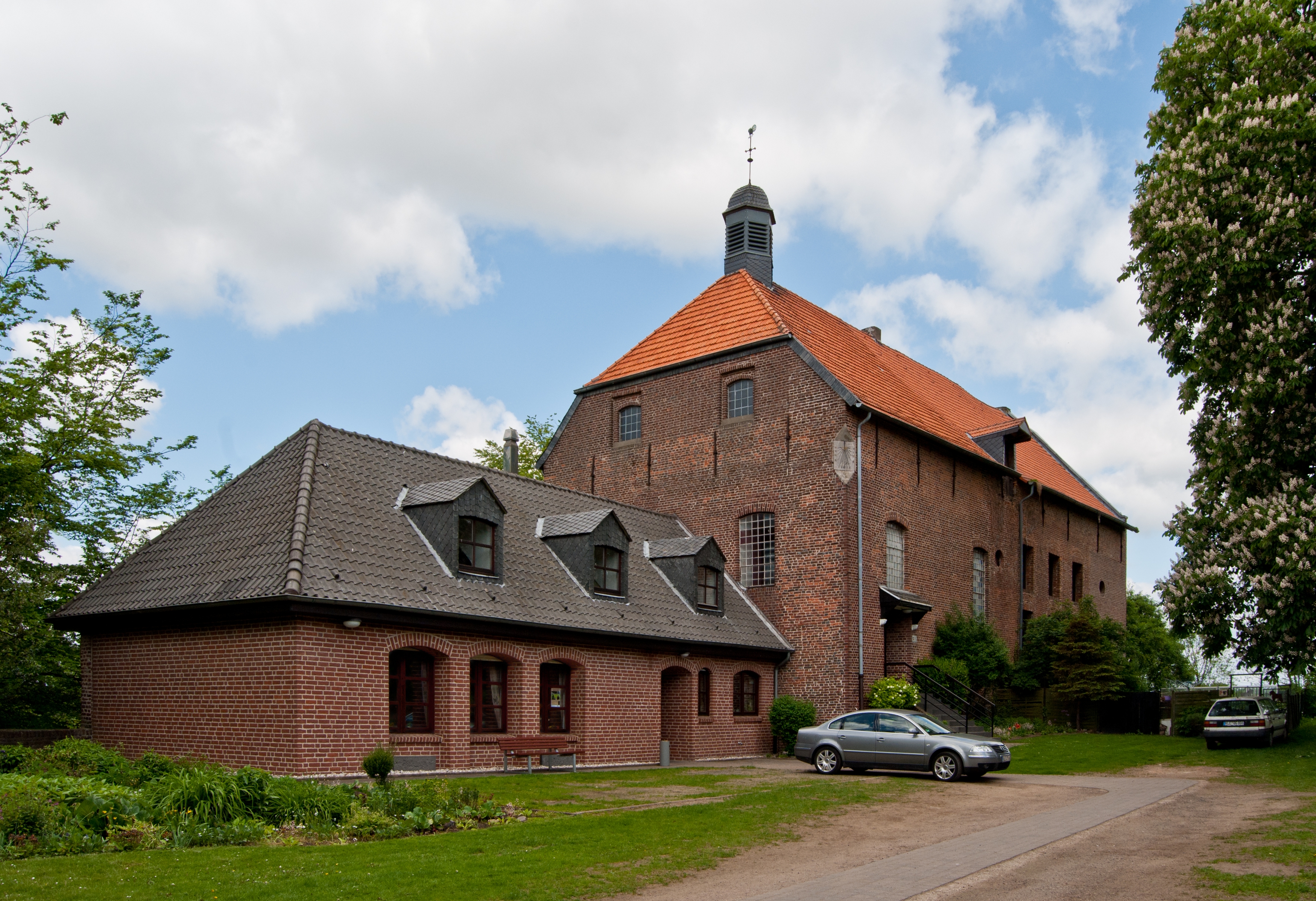 Kevelaer, Burg Kervenheim, 2012-05 CN-01