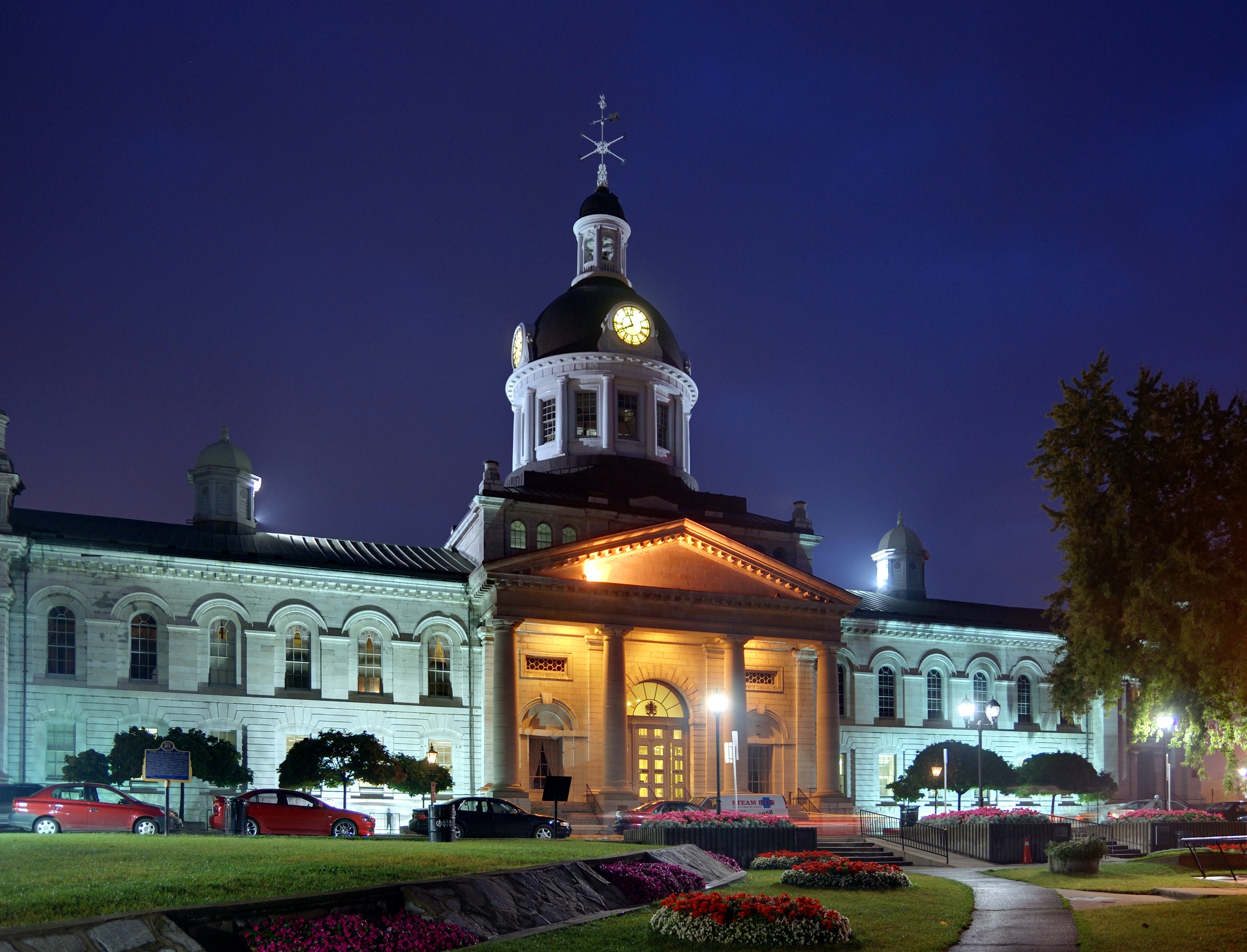 Kingston - ON - Town hall at night2