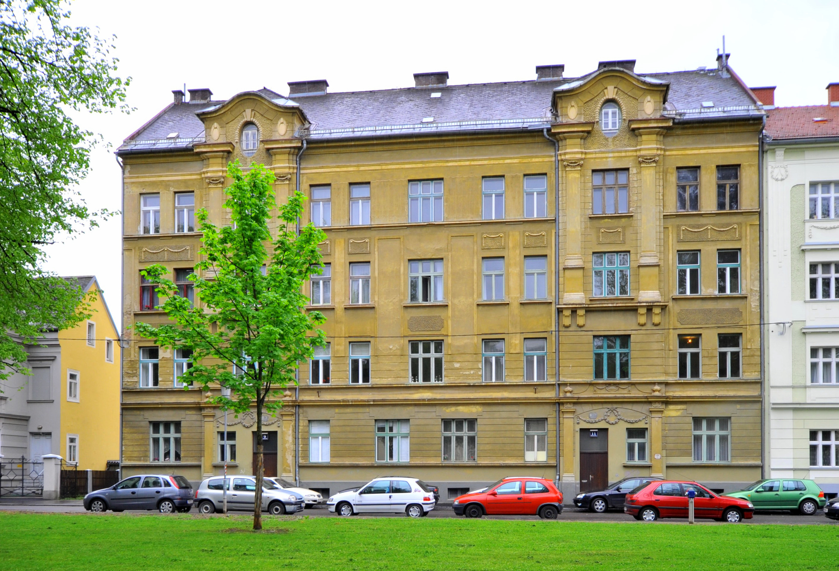 Klagenfurt Herbertstrasse 9-11 spaethistoristischer Woihnbau 30042009 55