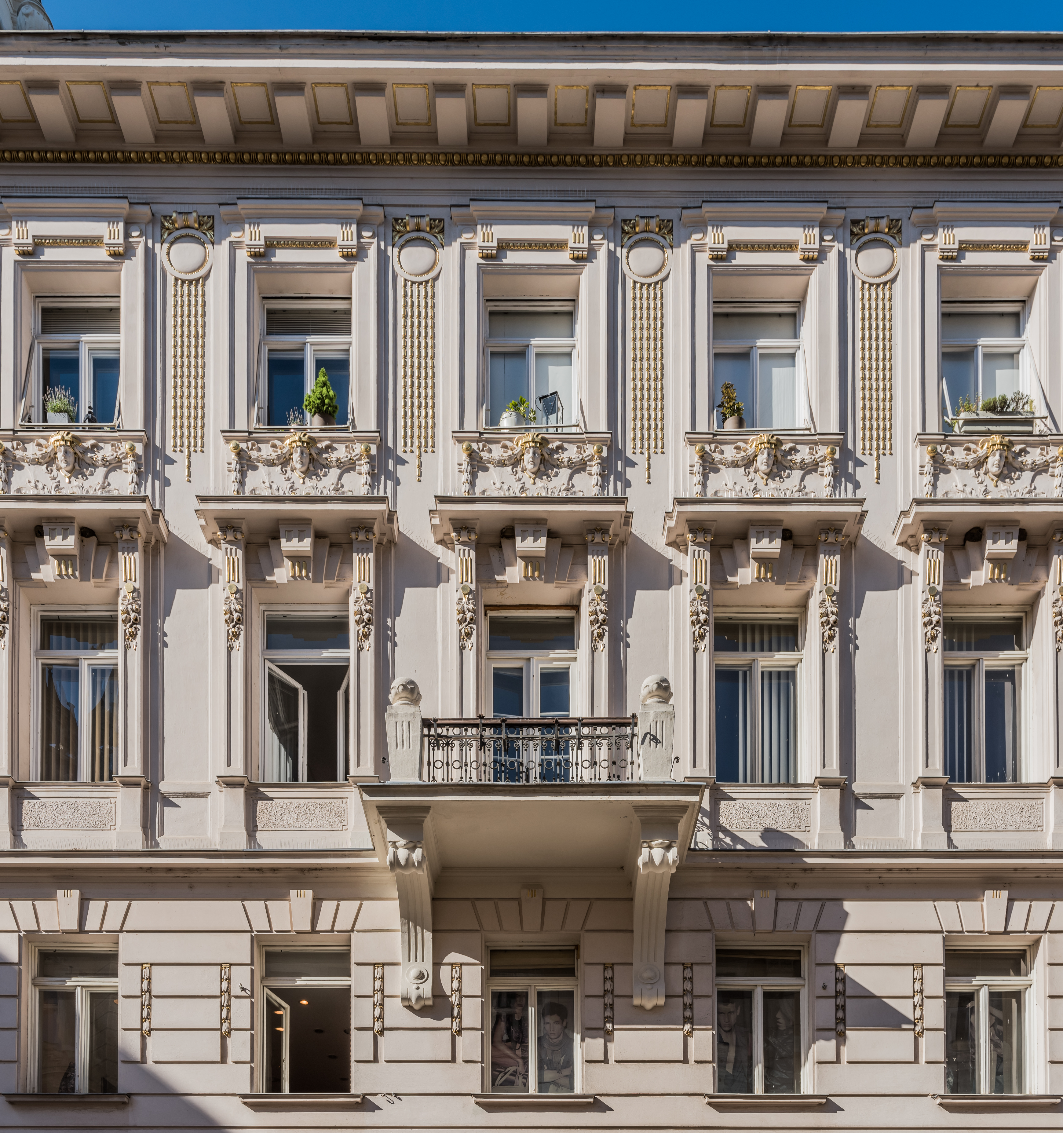 Klagenfurt Kramergasse 6 Wohn-und Geschaeftshaus S-Seite Fassade 08082016 3600