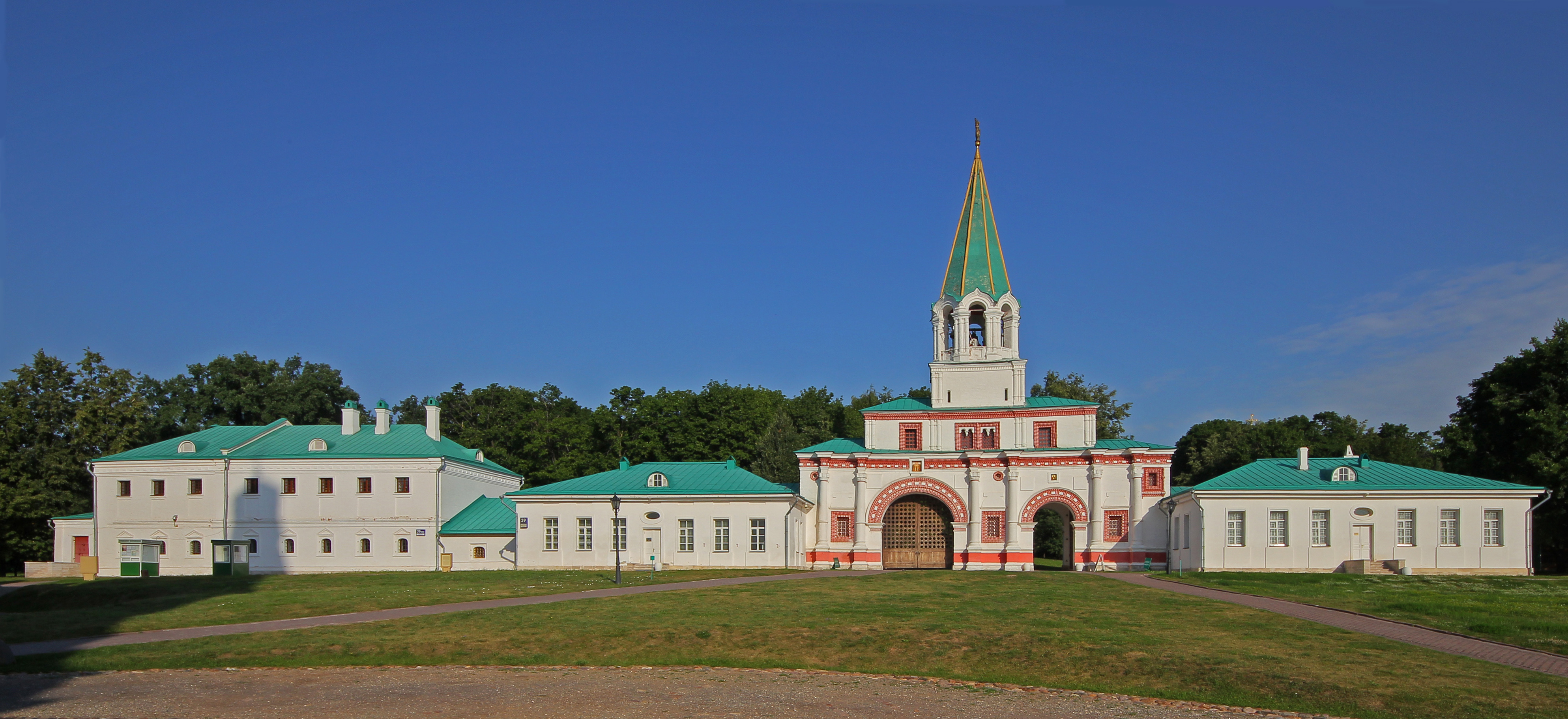 Kolomenskoe Front Gates and Colonel's Palace