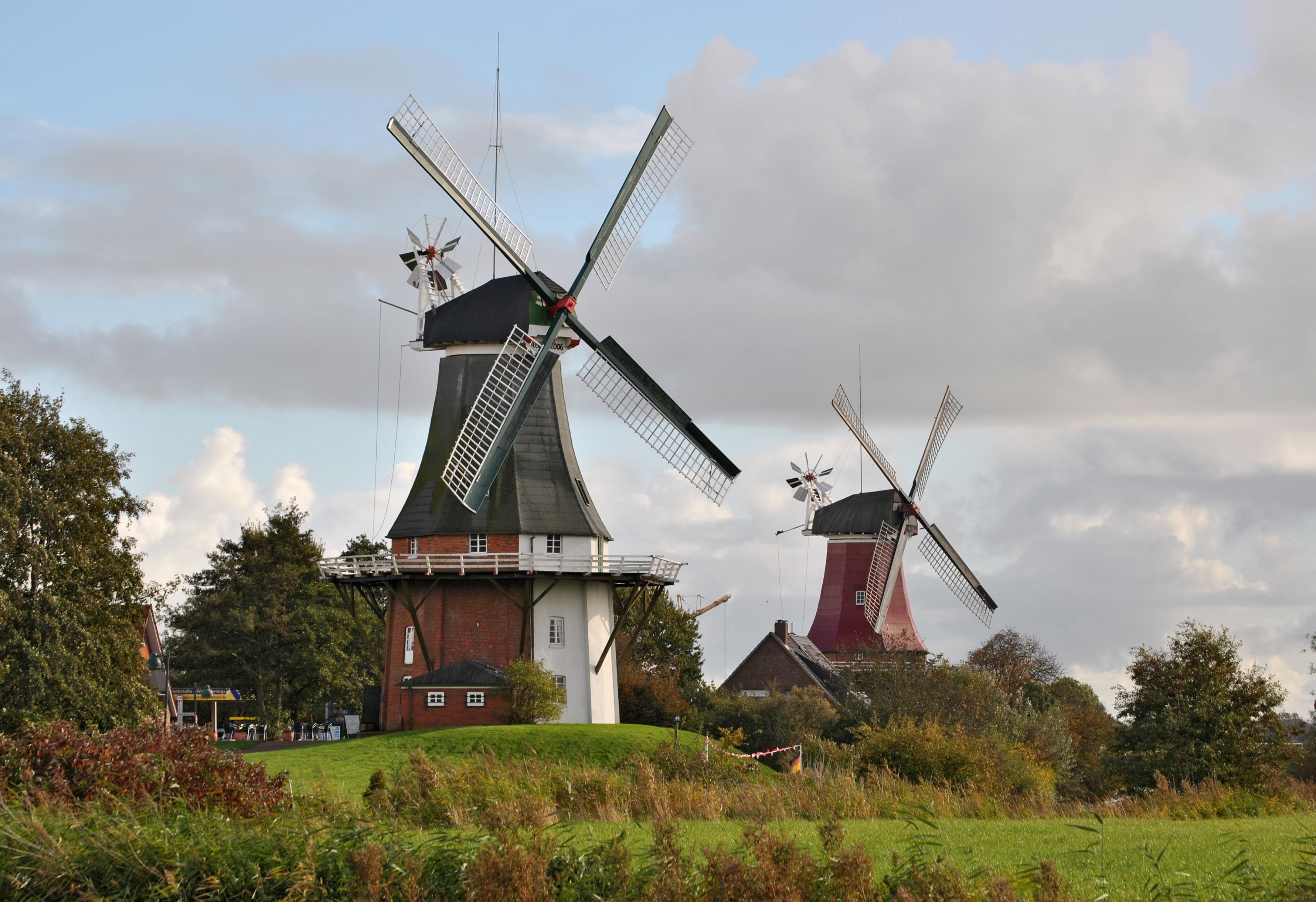 Krummhörn, Greetsiel, Zwillingsmühlen, 2010-10 CN-01