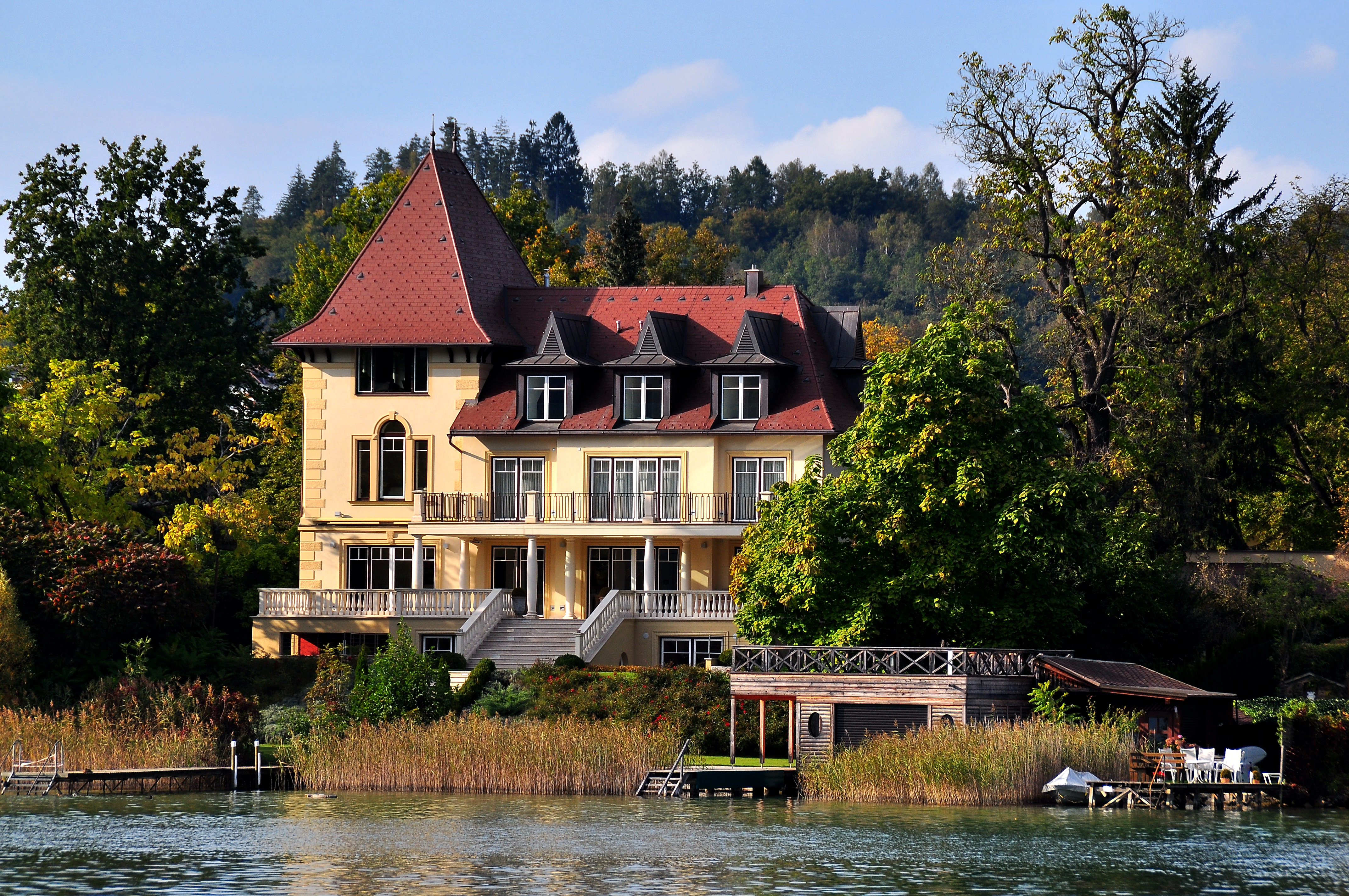 Krumpendorf Pamperlallee 25 Schloessl am See 03102009 733