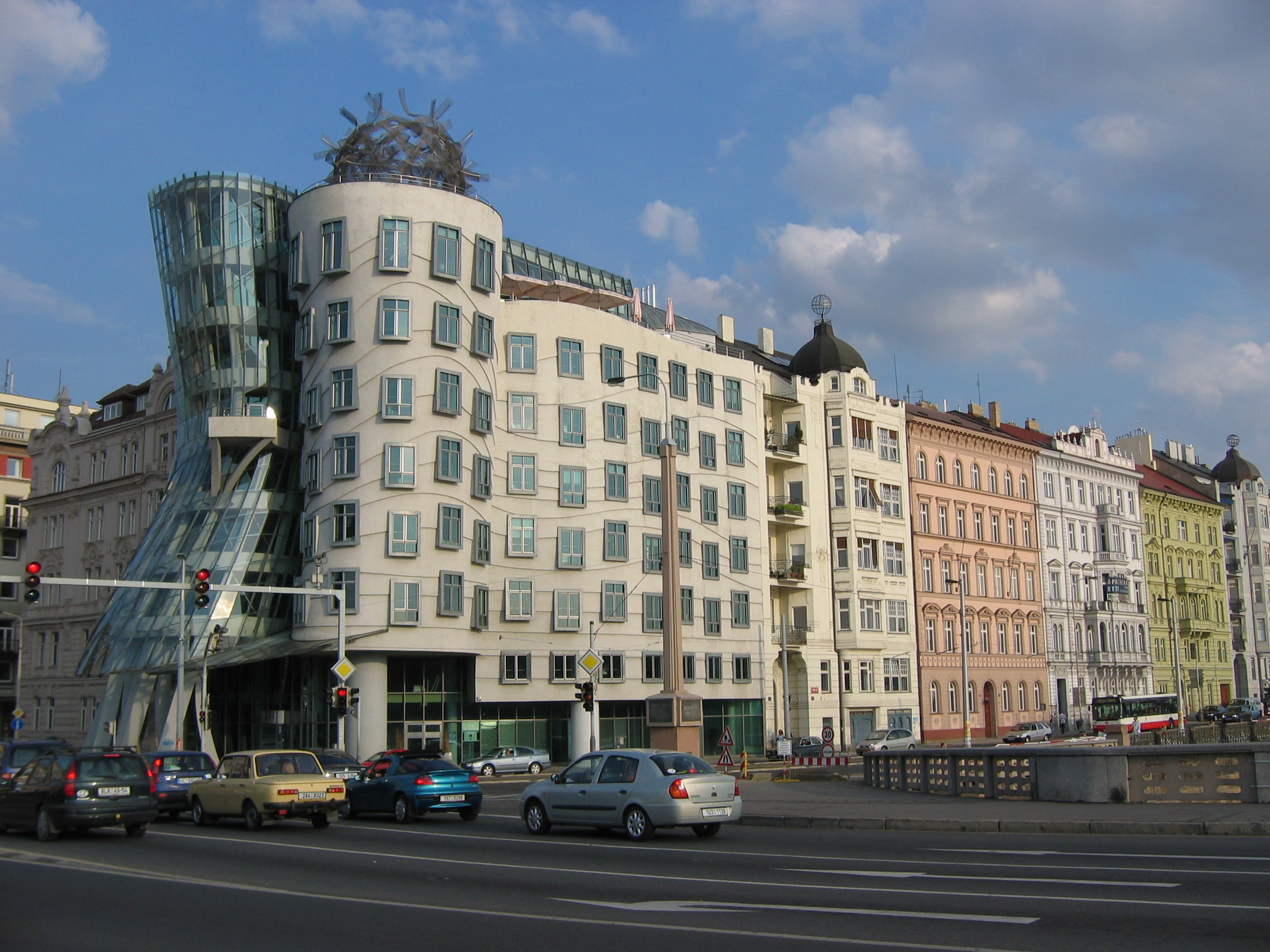 La Casa Danzante de Praga 3
