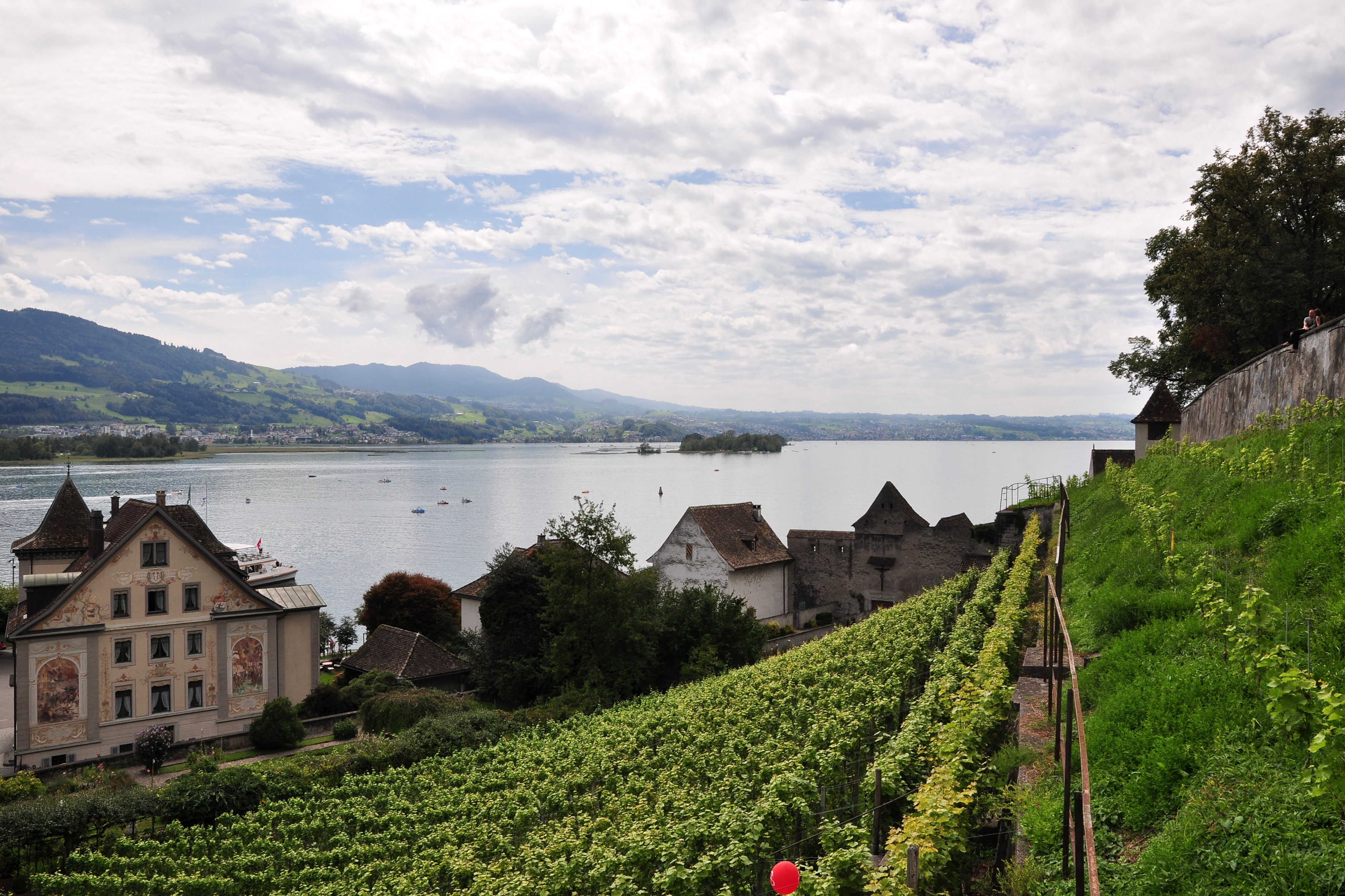 Lützelau - Curtihaus-Endingerstrasse-Einsiedlerhaus-Endingerturm - Rapperswil Lindenhof 2011-08-06 15-14-50