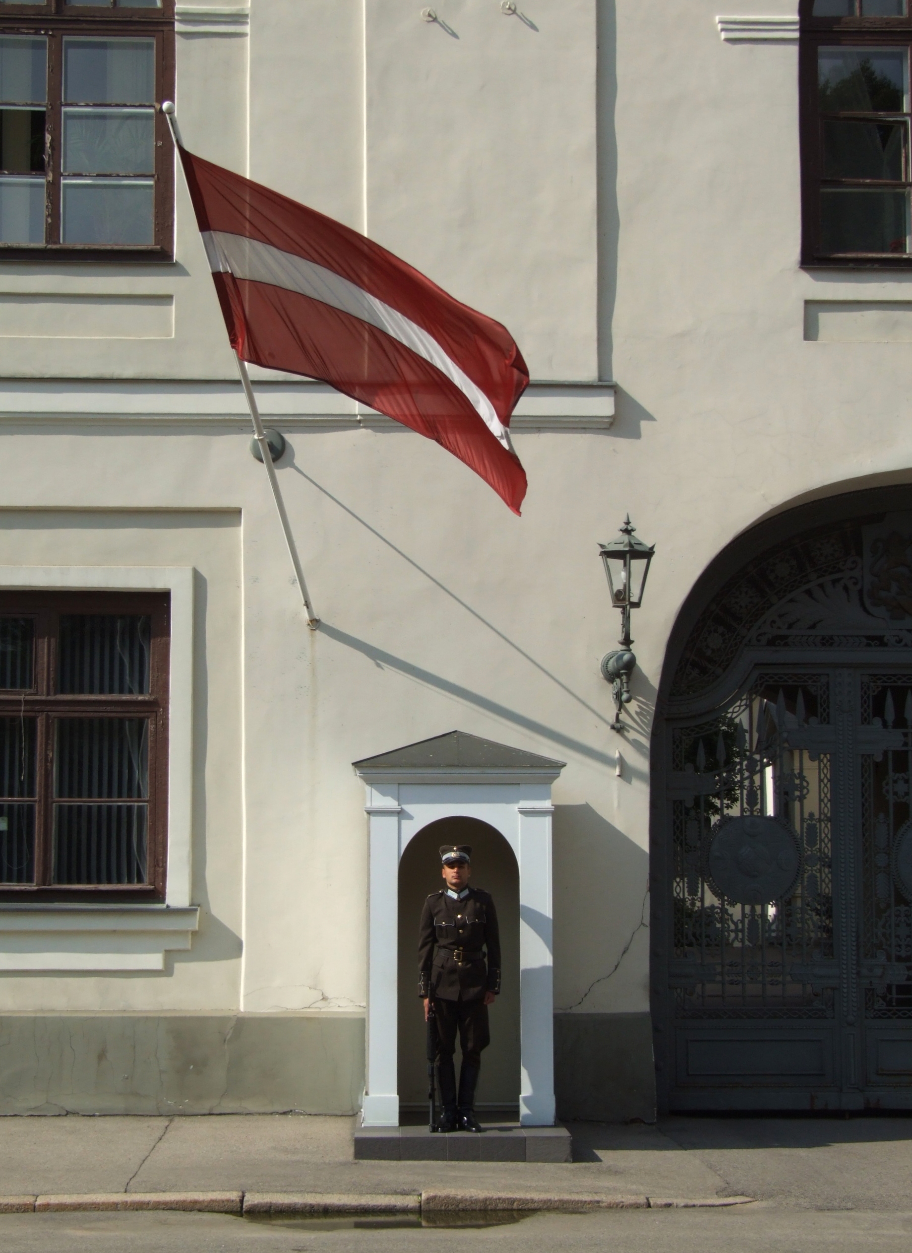 Latvian soldier in front of Riga Castle 2