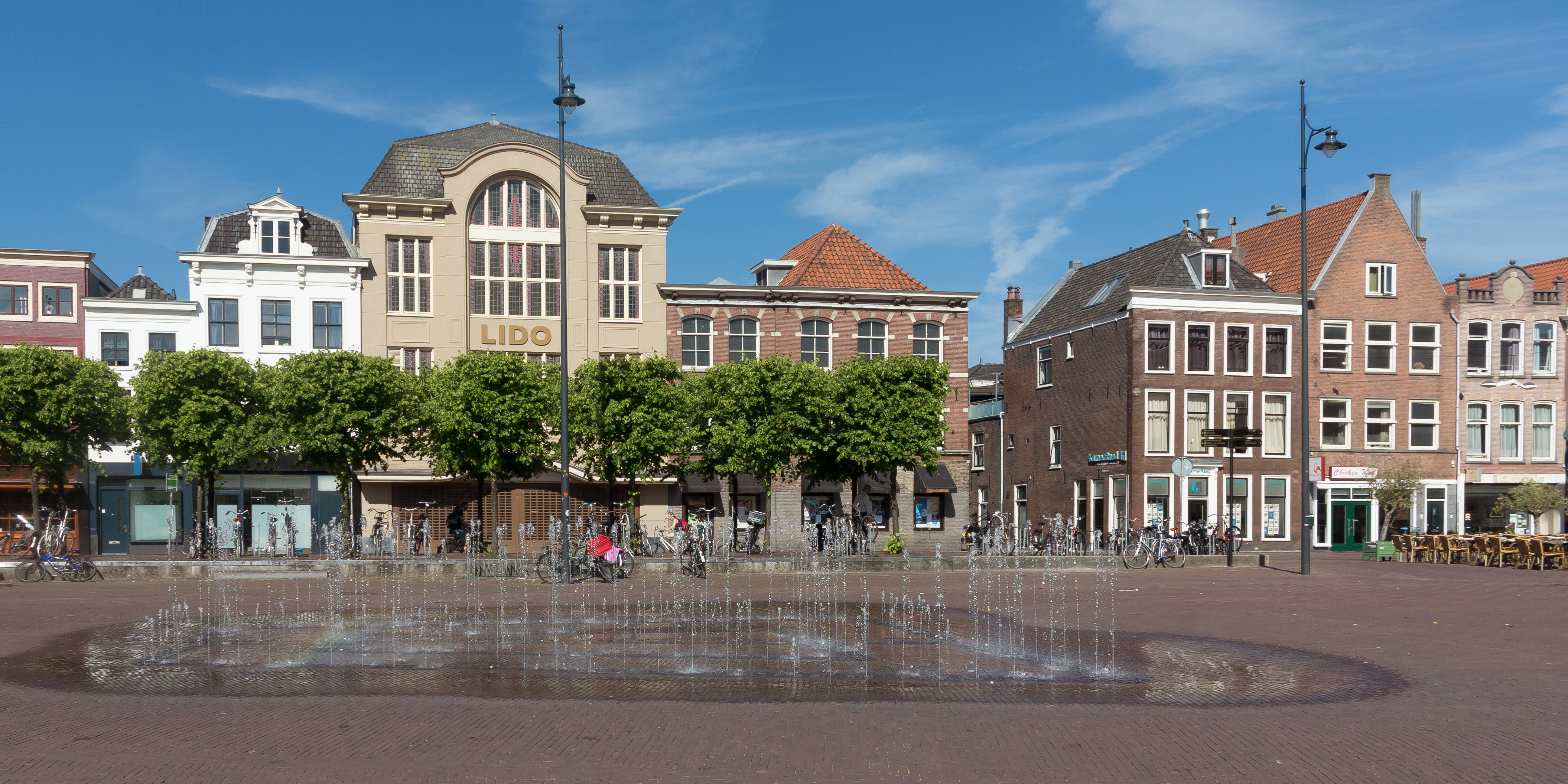 Leiden, fontein op de Beestenmarkt foto8 2017-06-11 10.06