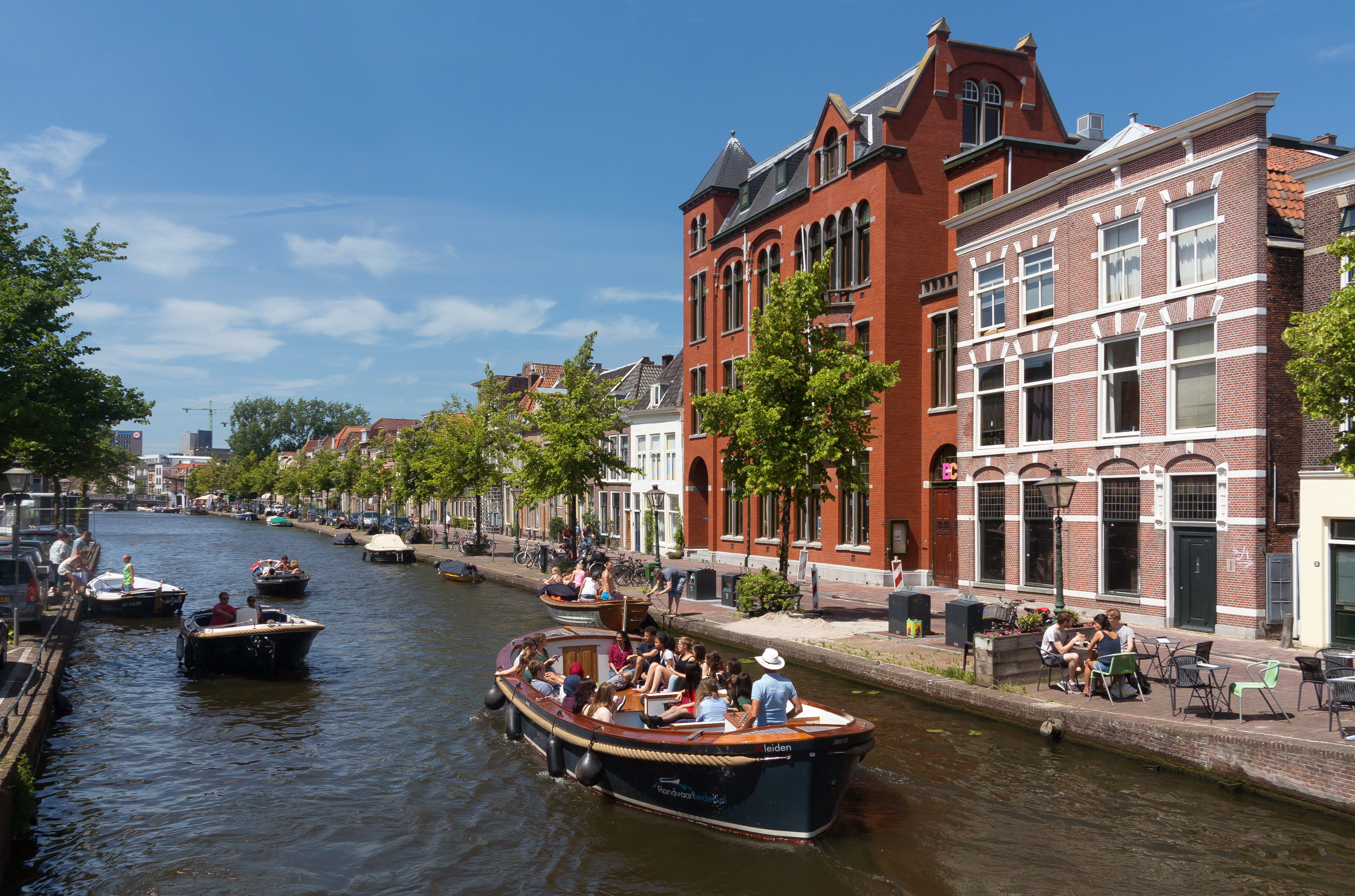 Leiden, zicht op de Apothekersdijk met RM515109 foto10 2017-06-11 13.56